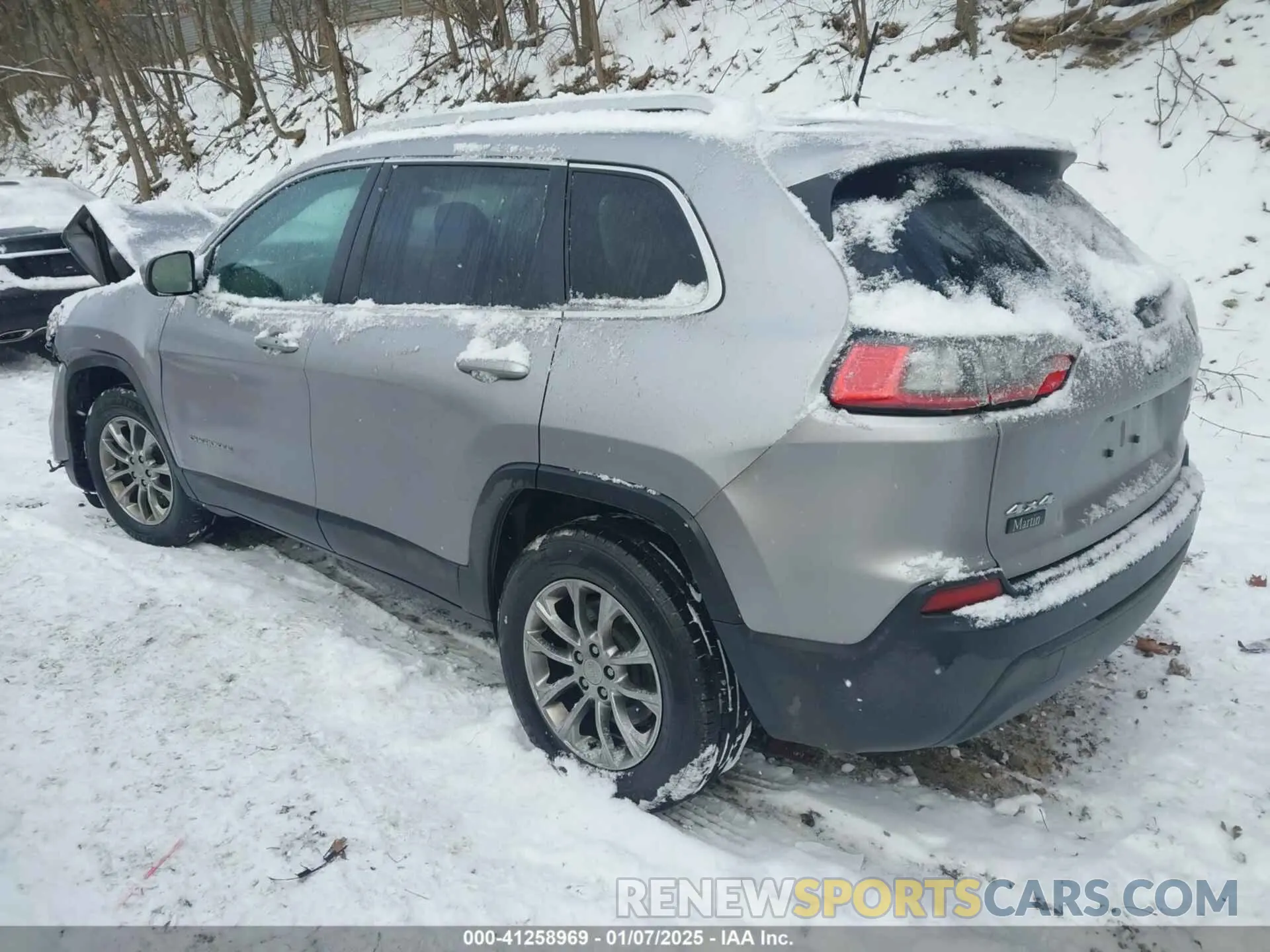 3 Photograph of a damaged car 1C4PJMLB3KD173054 JEEP CHEROKEE 2019