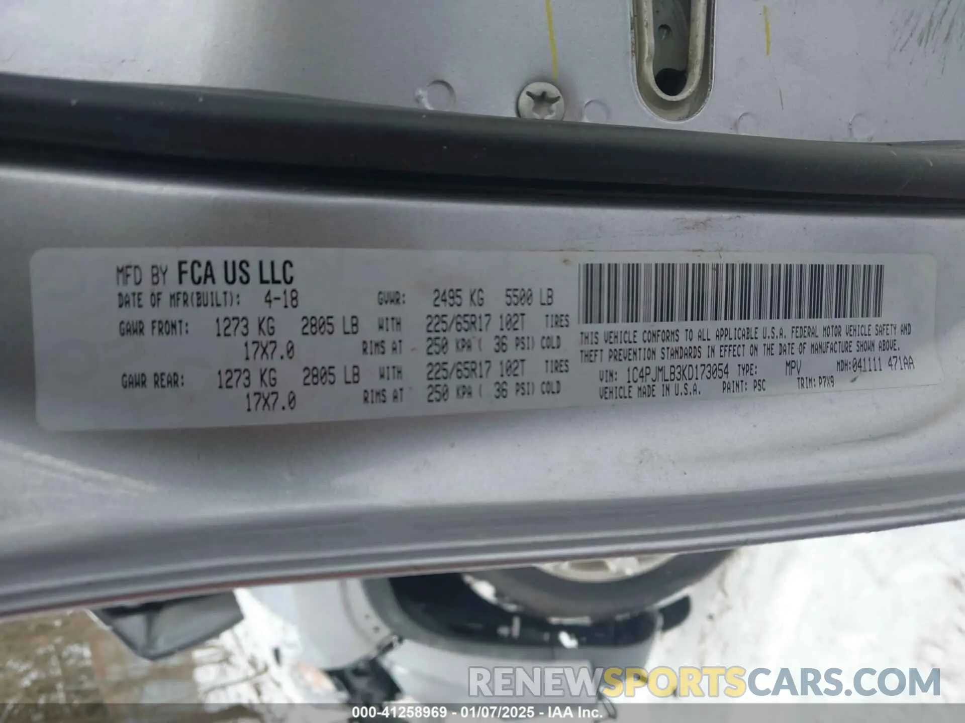 9 Photograph of a damaged car 1C4PJMLB3KD173054 JEEP CHEROKEE 2019