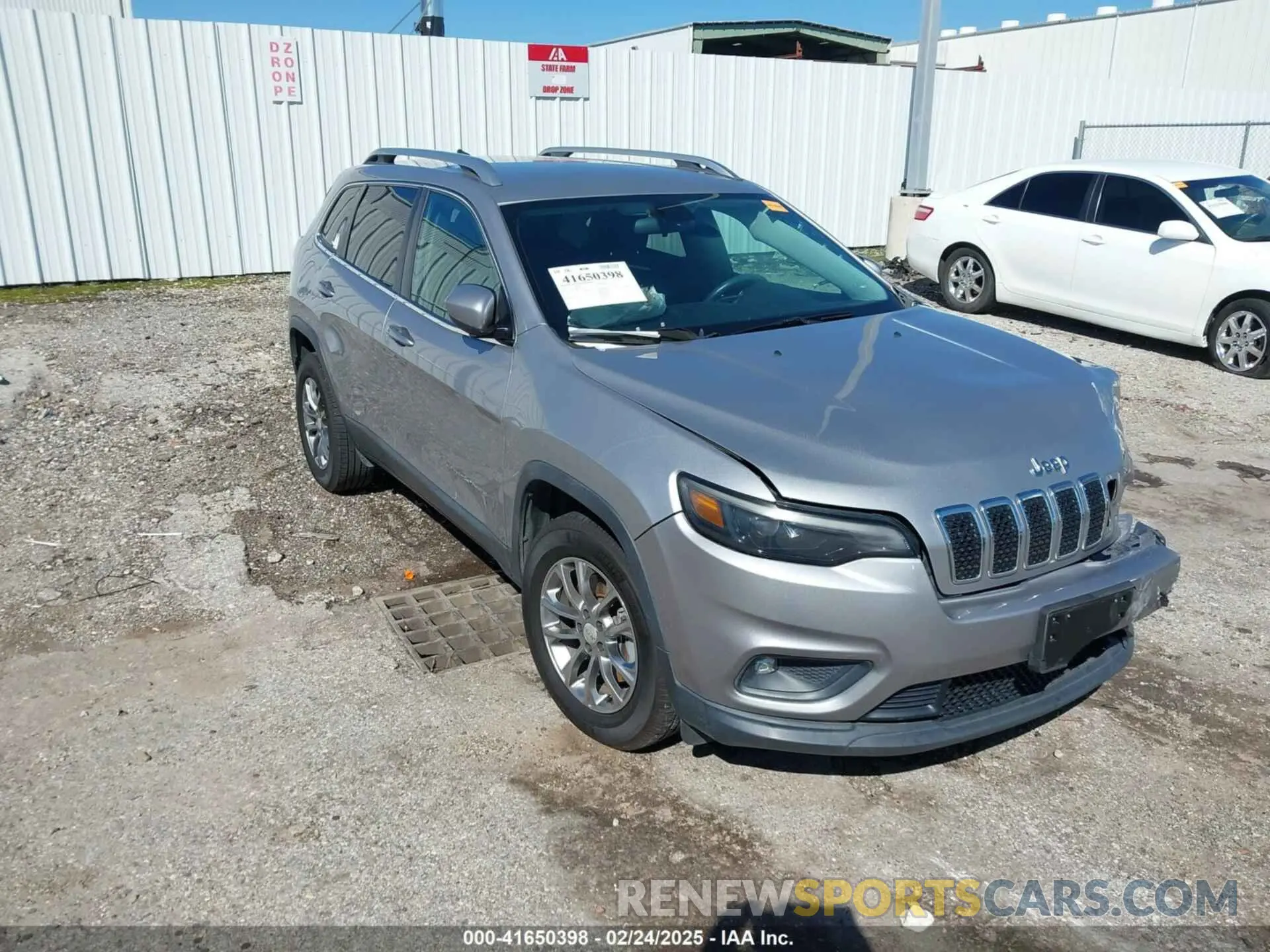 1 Photograph of a damaged car 1C4PJMLB3KD194549 JEEP CHEROKEE 2019