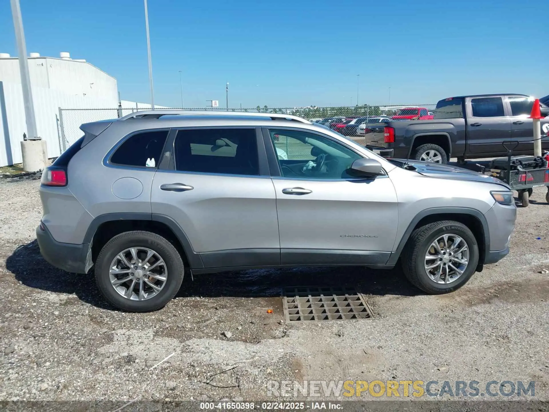 14 Photograph of a damaged car 1C4PJMLB3KD194549 JEEP CHEROKEE 2019