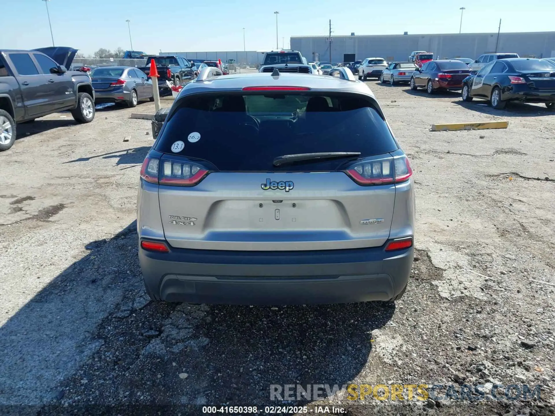 17 Photograph of a damaged car 1C4PJMLB3KD194549 JEEP CHEROKEE 2019