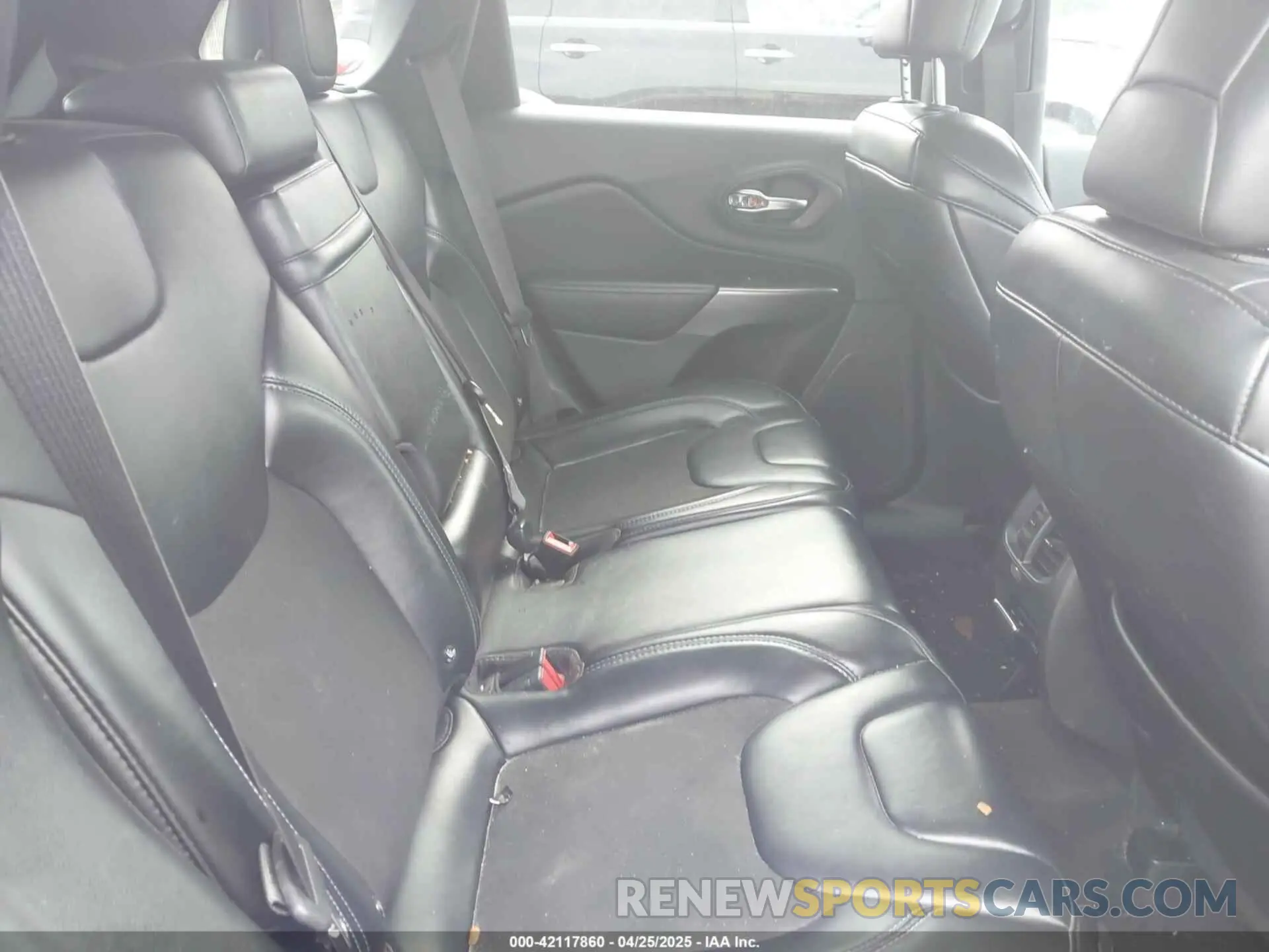 8 Photograph of a damaged car 1C4PJMLB3KD195412 JEEP CHEROKEE 2019