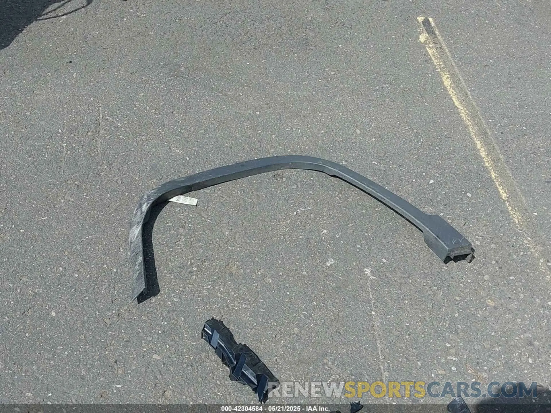 19 Photograph of a damaged car 1C4PJMLB3KD351495 JEEP CHEROKEE 2019