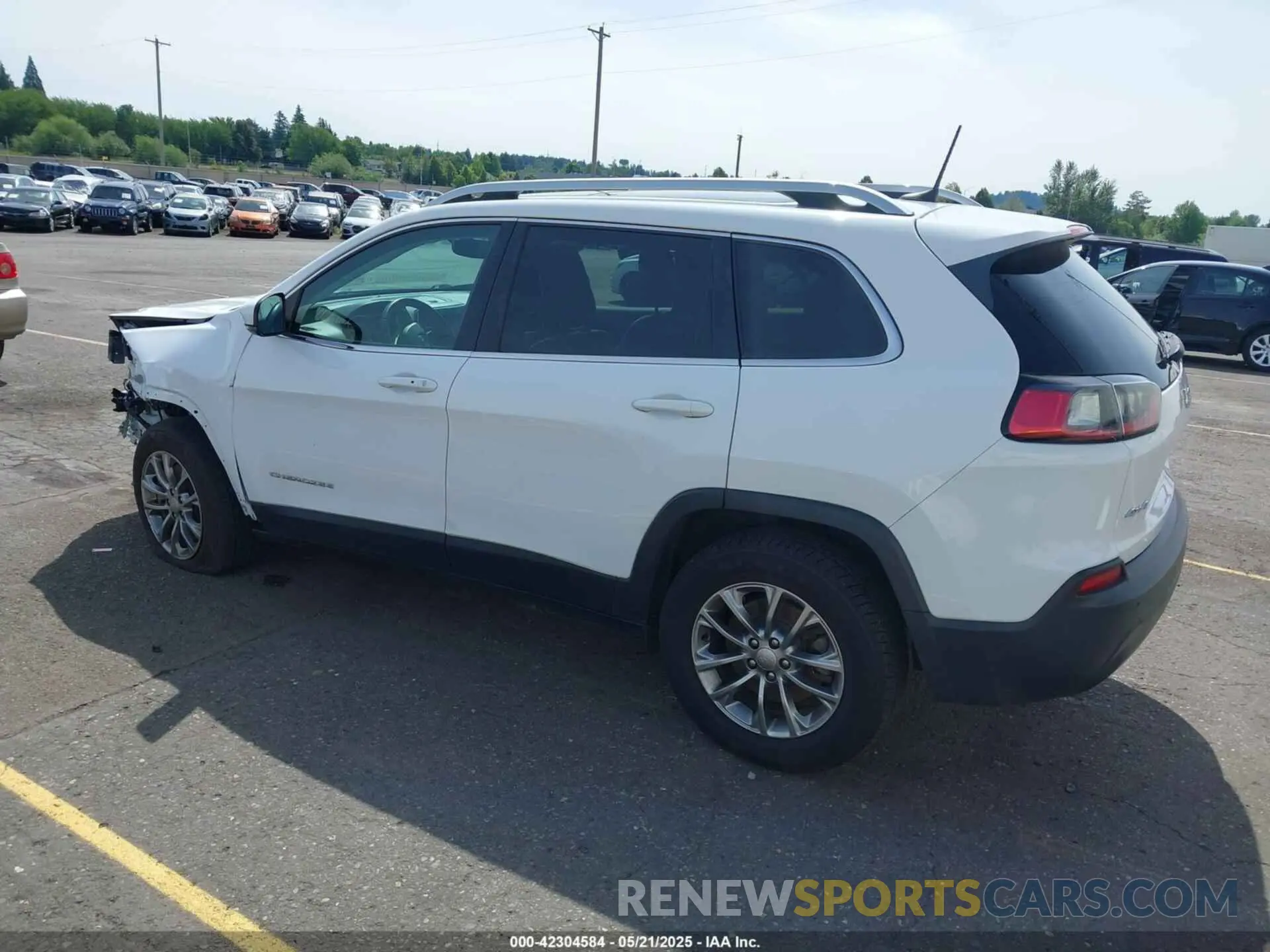 3 Photograph of a damaged car 1C4PJMLB3KD351495 JEEP CHEROKEE 2019