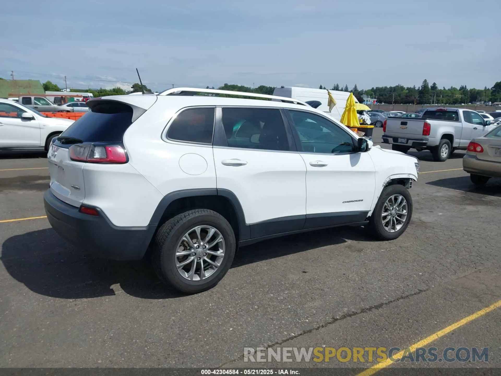 4 Photograph of a damaged car 1C4PJMLB3KD351495 JEEP CHEROKEE 2019
