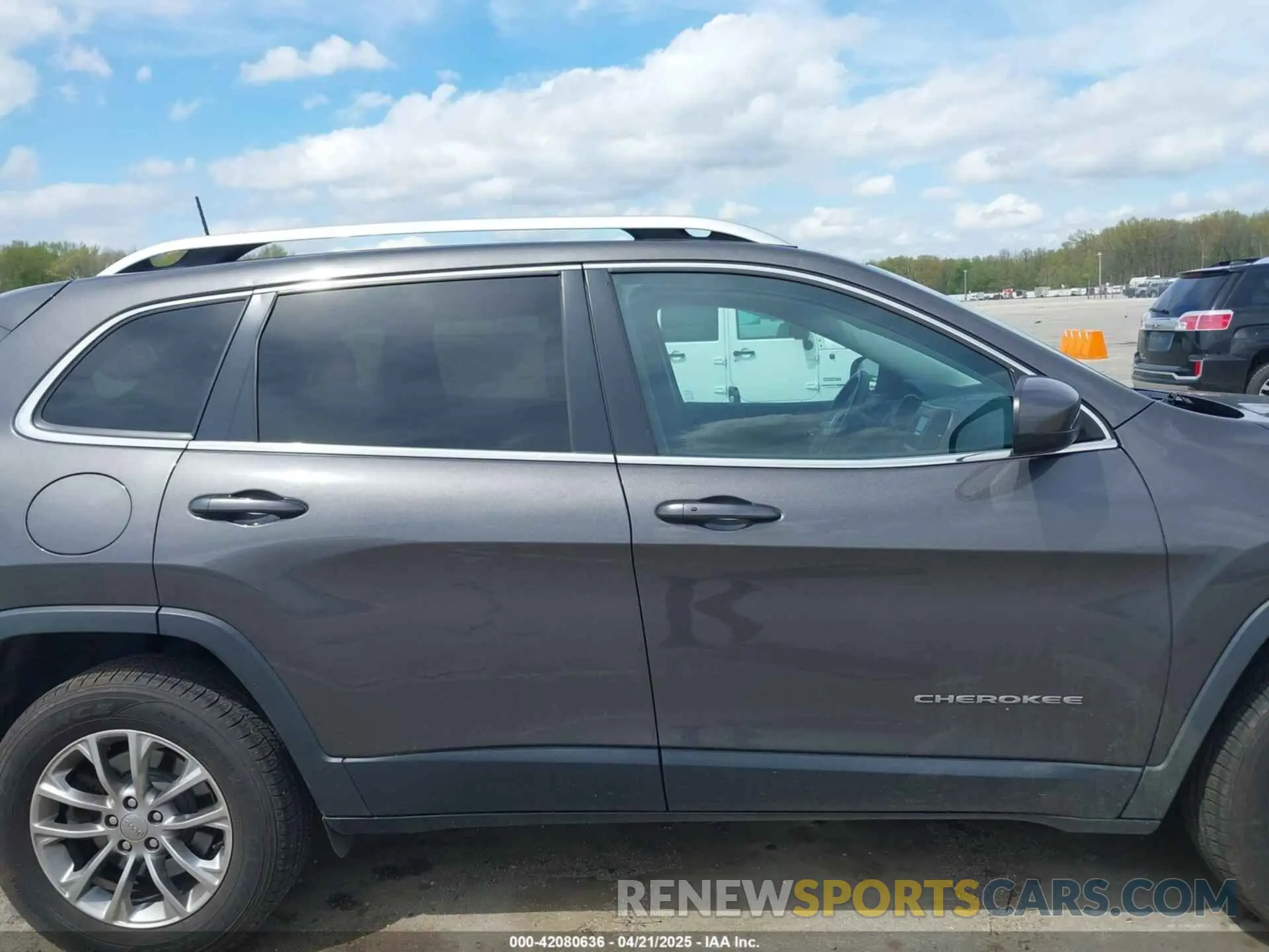 13 Photograph of a damaged car 1C4PJMLB4KD139544 JEEP CHEROKEE 2019