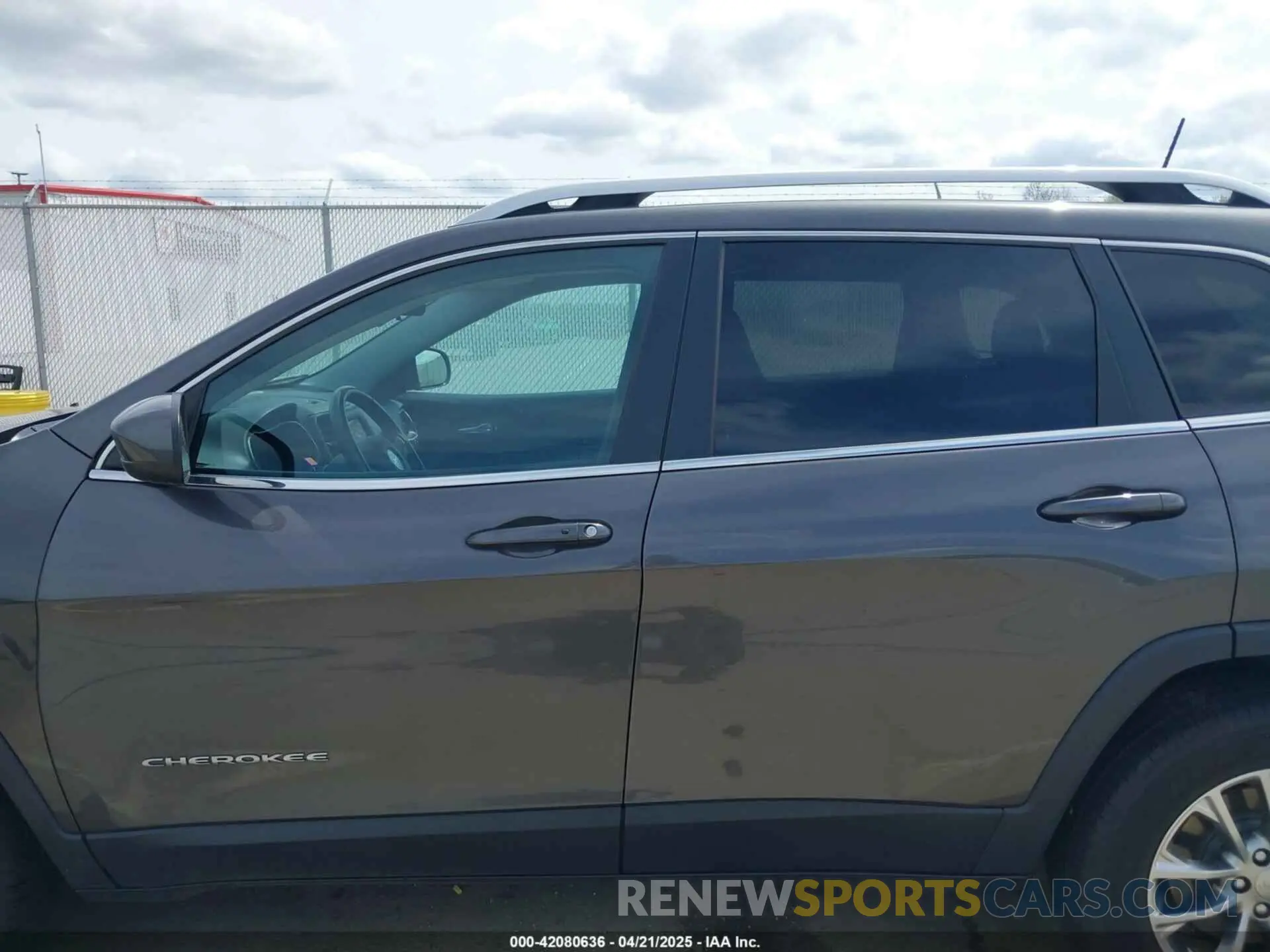 14 Photograph of a damaged car 1C4PJMLB4KD139544 JEEP CHEROKEE 2019