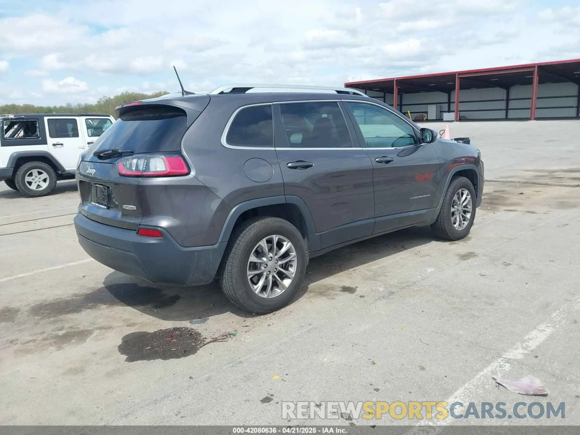 4 Photograph of a damaged car 1C4PJMLB4KD139544 JEEP CHEROKEE 2019