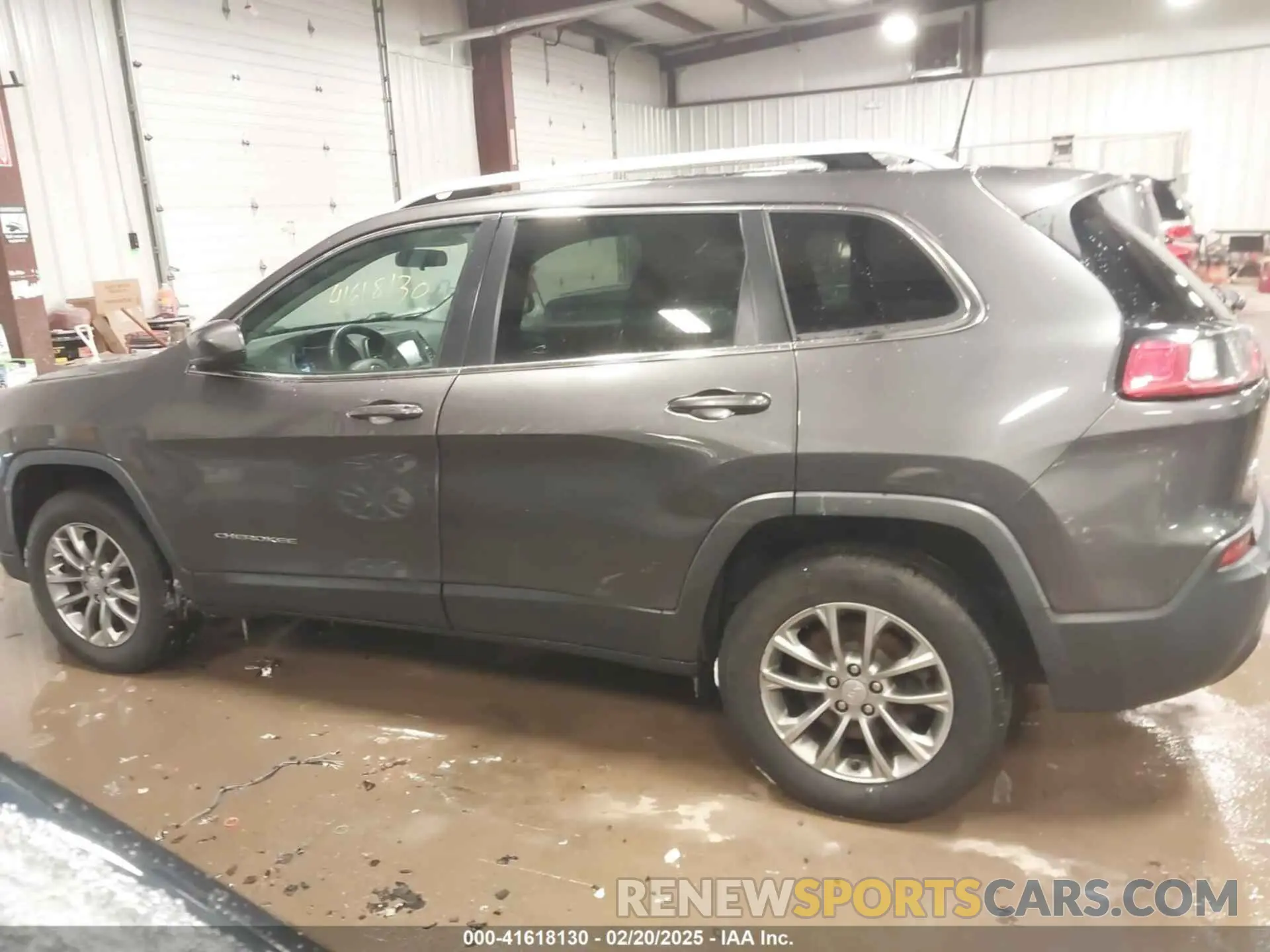 14 Photograph of a damaged car 1C4PJMLB4KD307179 JEEP CHEROKEE 2019