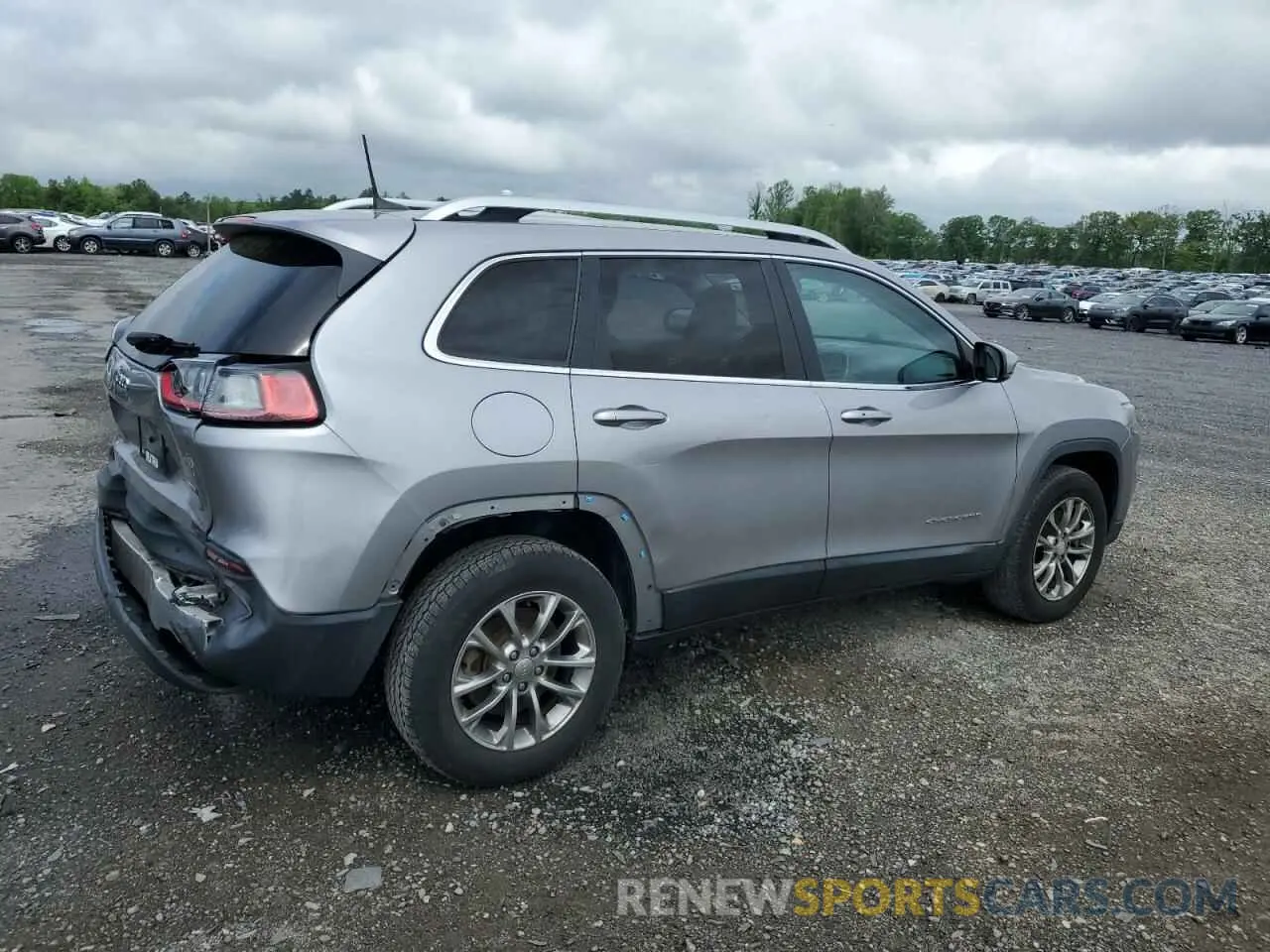 3 Photograph of a damaged car 1C4PJMLB4KD319736 JEEP CHEROKEE 2019