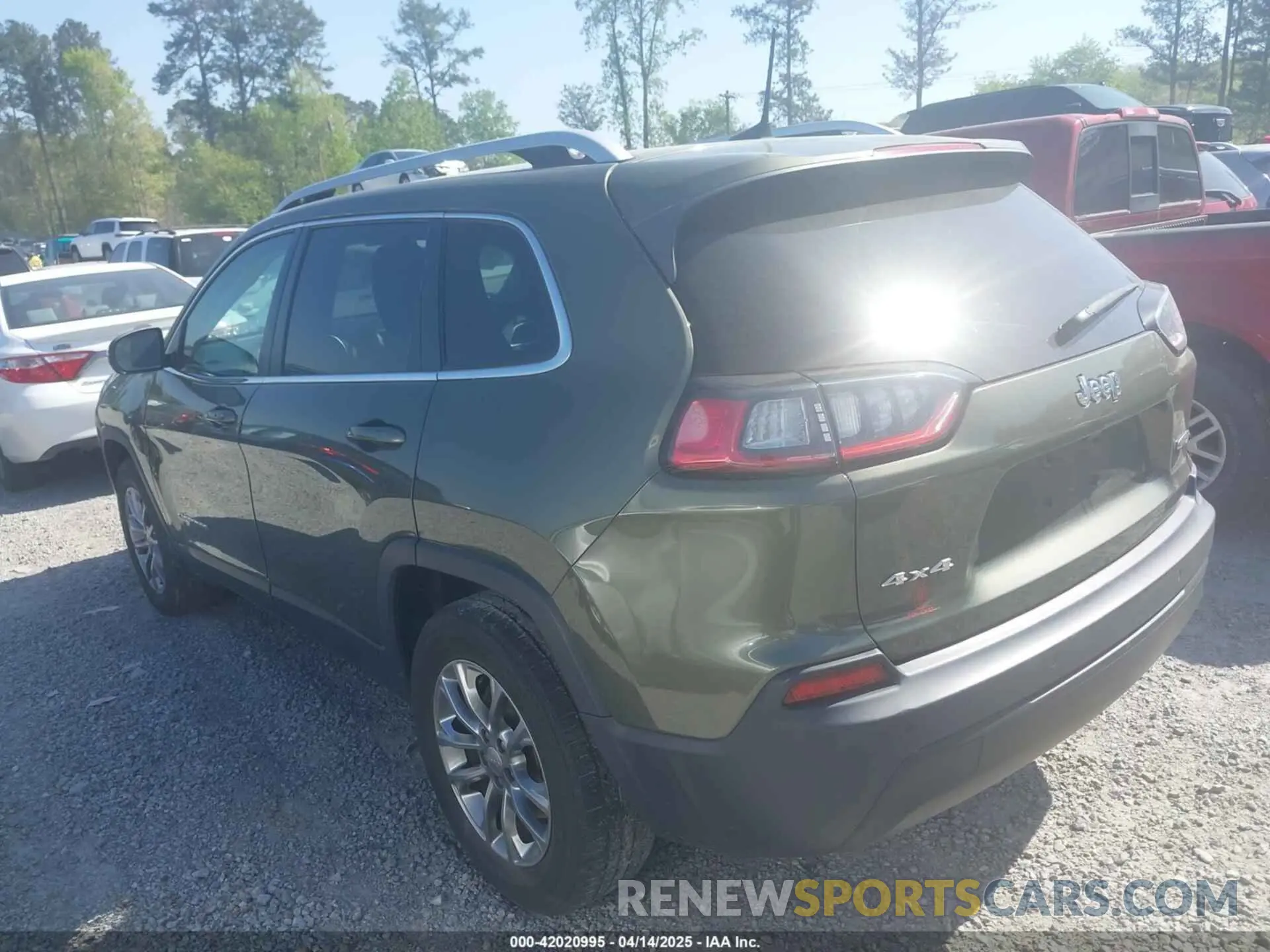 3 Photograph of a damaged car 1C4PJMLB4KD418282 JEEP CHEROKEE 2019