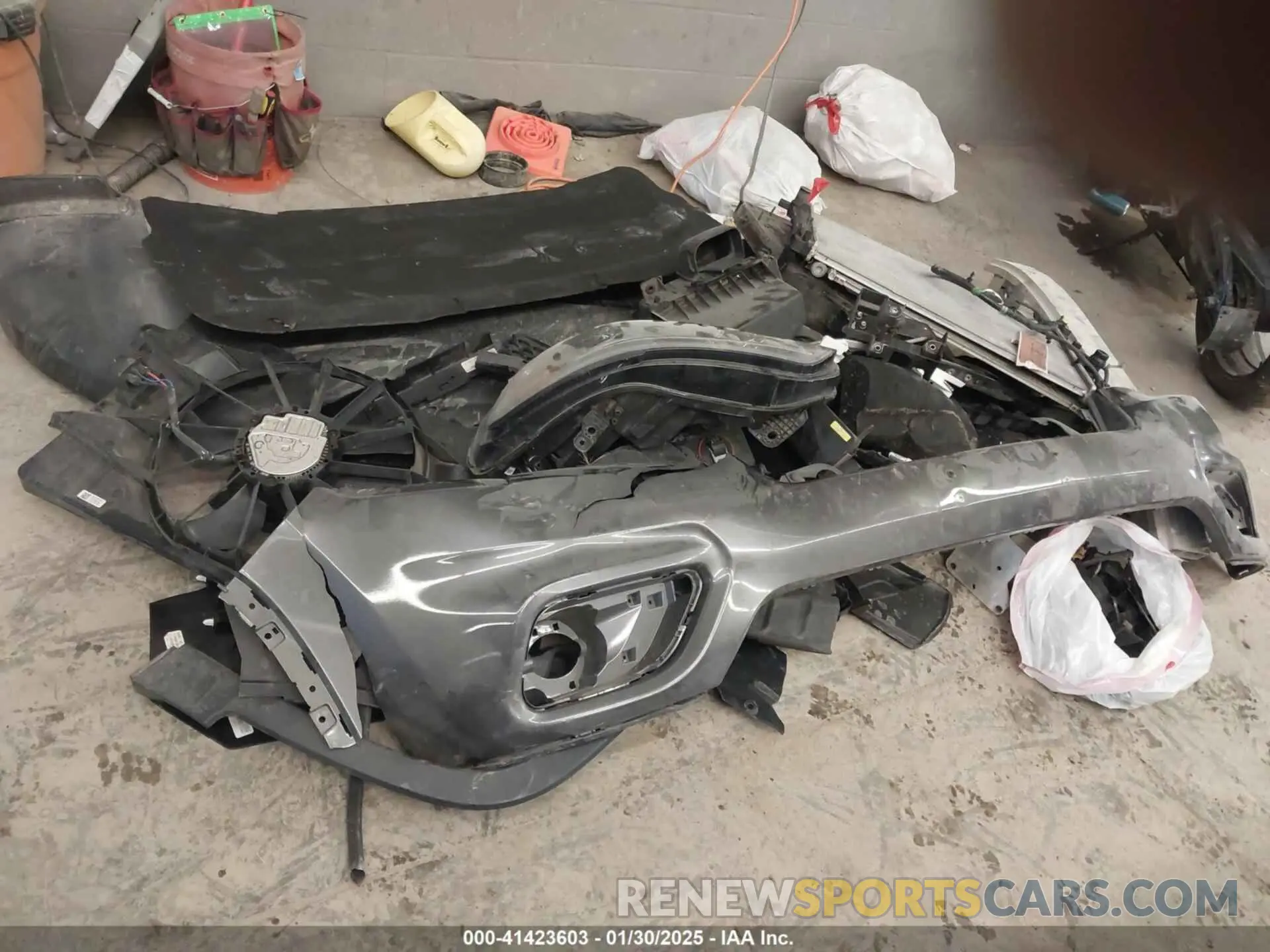 11 Photograph of a damaged car 1C4PJMLB4KD458362 JEEP CHEROKEE 2019