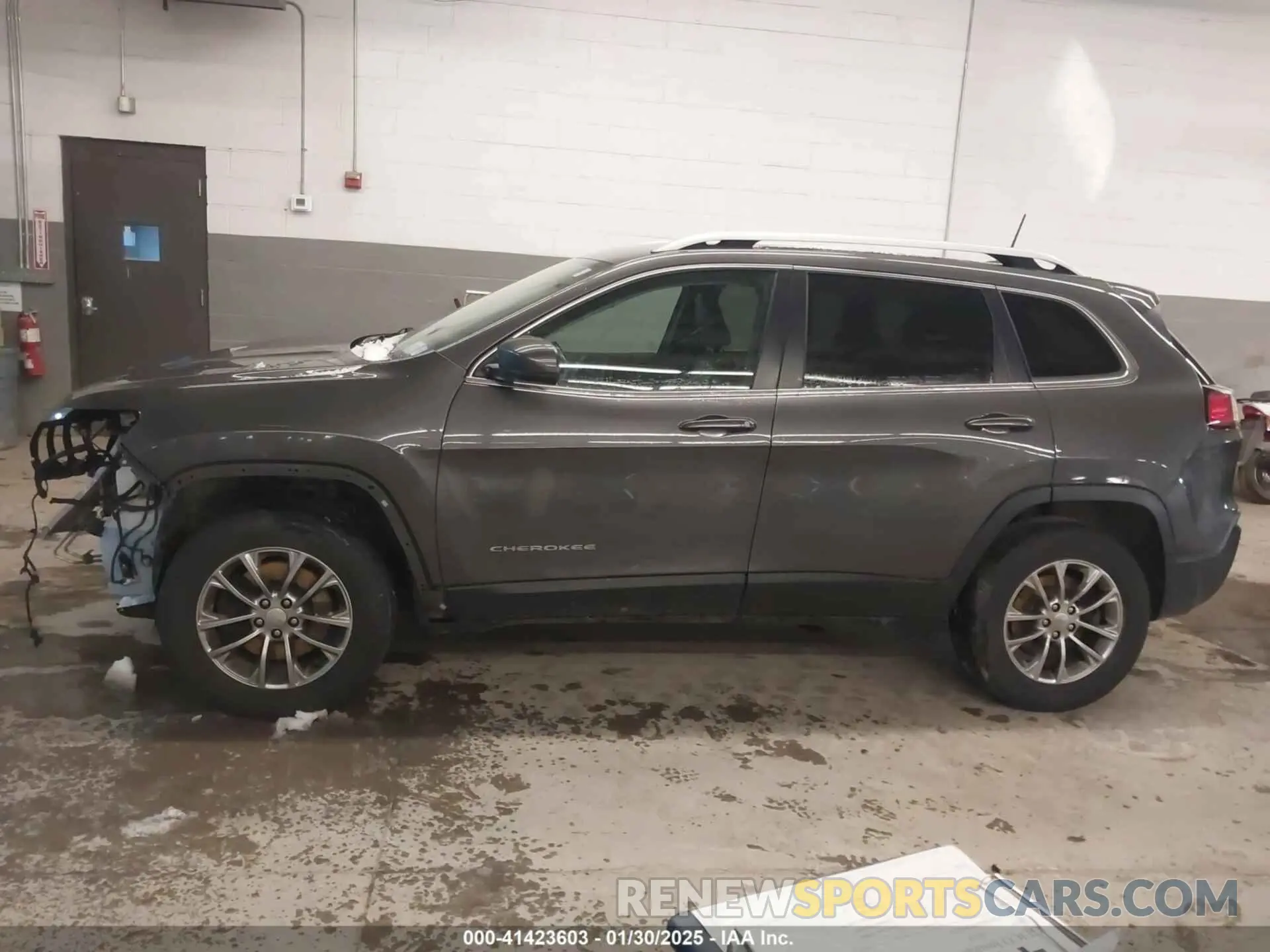 14 Photograph of a damaged car 1C4PJMLB4KD458362 JEEP CHEROKEE 2019