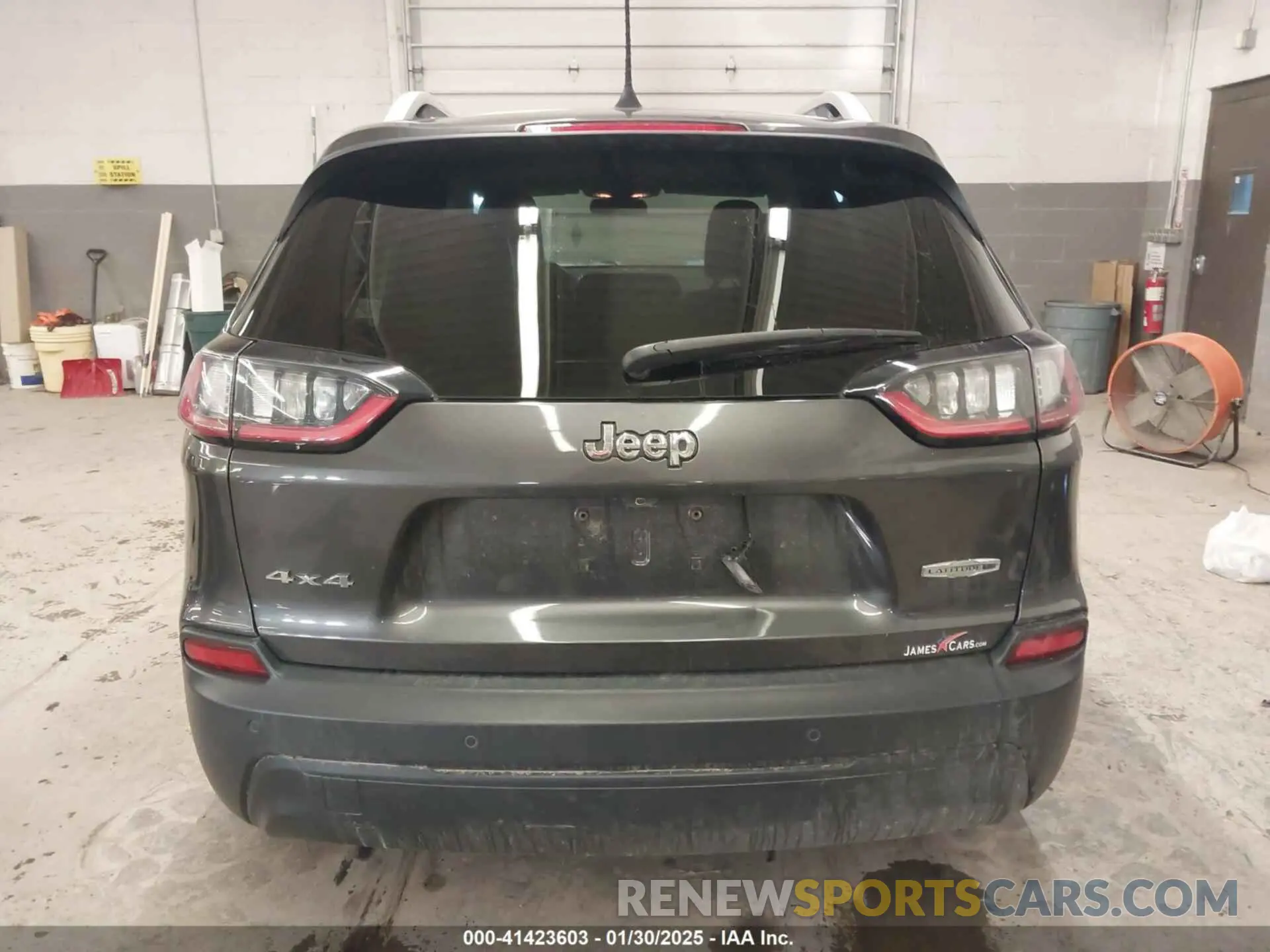 16 Photograph of a damaged car 1C4PJMLB4KD458362 JEEP CHEROKEE 2019