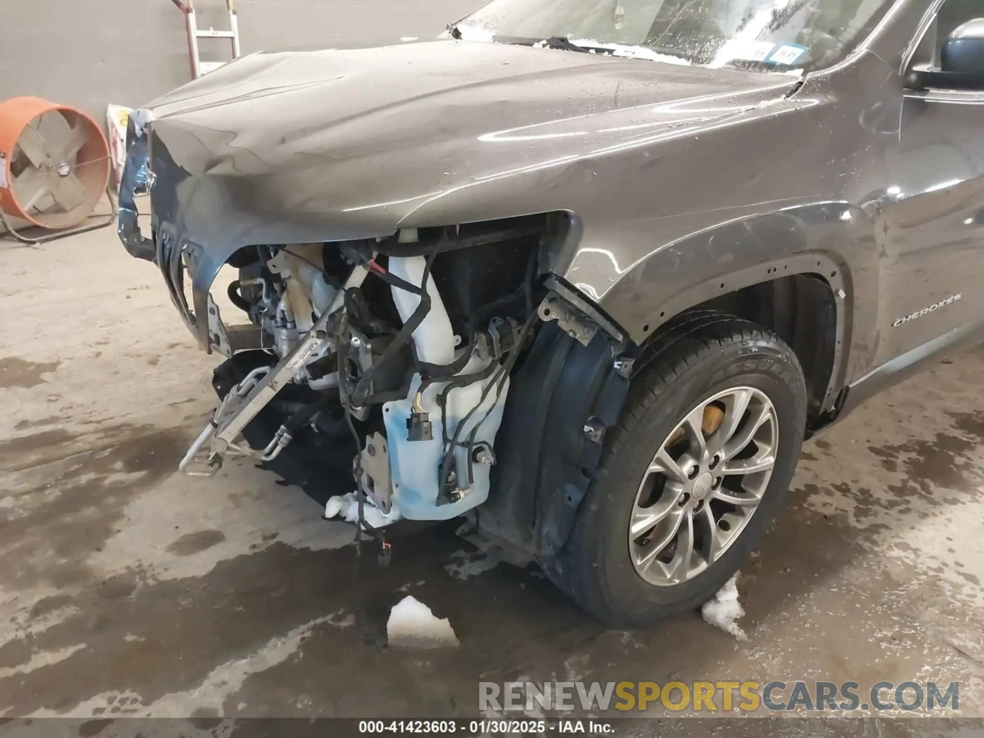 18 Photograph of a damaged car 1C4PJMLB4KD458362 JEEP CHEROKEE 2019