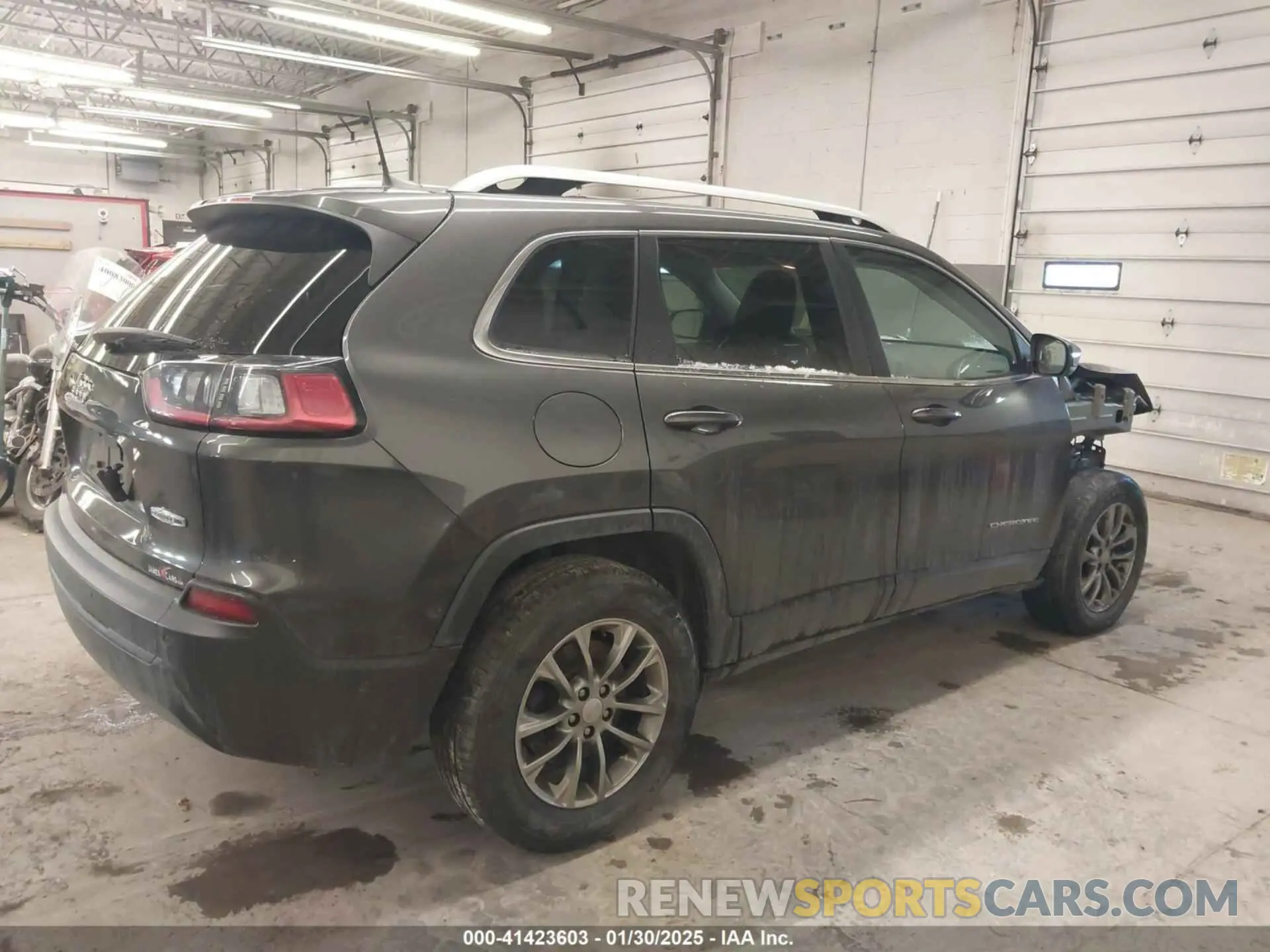 4 Photograph of a damaged car 1C4PJMLB4KD458362 JEEP CHEROKEE 2019