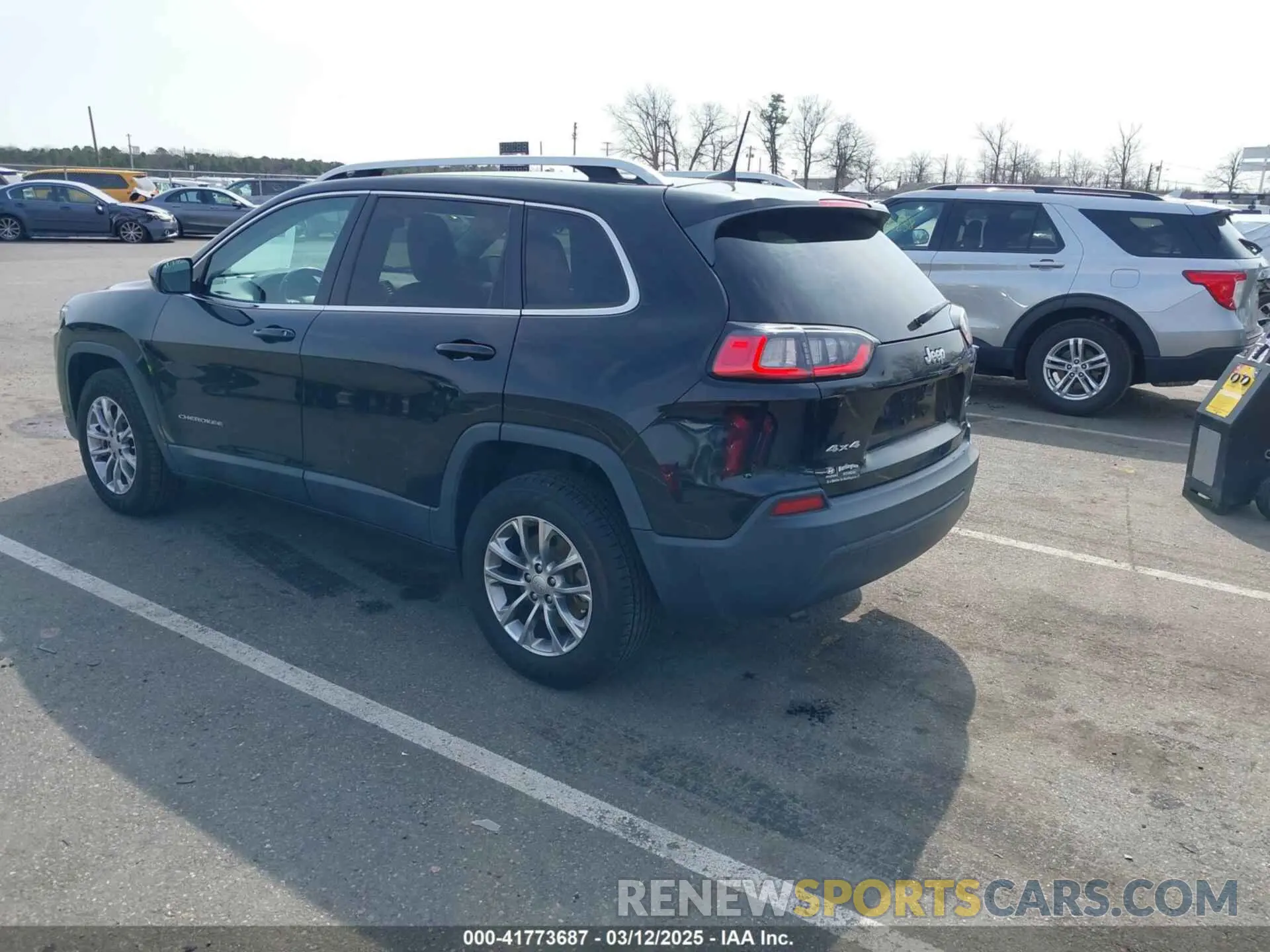 3 Photograph of a damaged car 1C4PJMLB5KD181463 JEEP CHEROKEE 2019