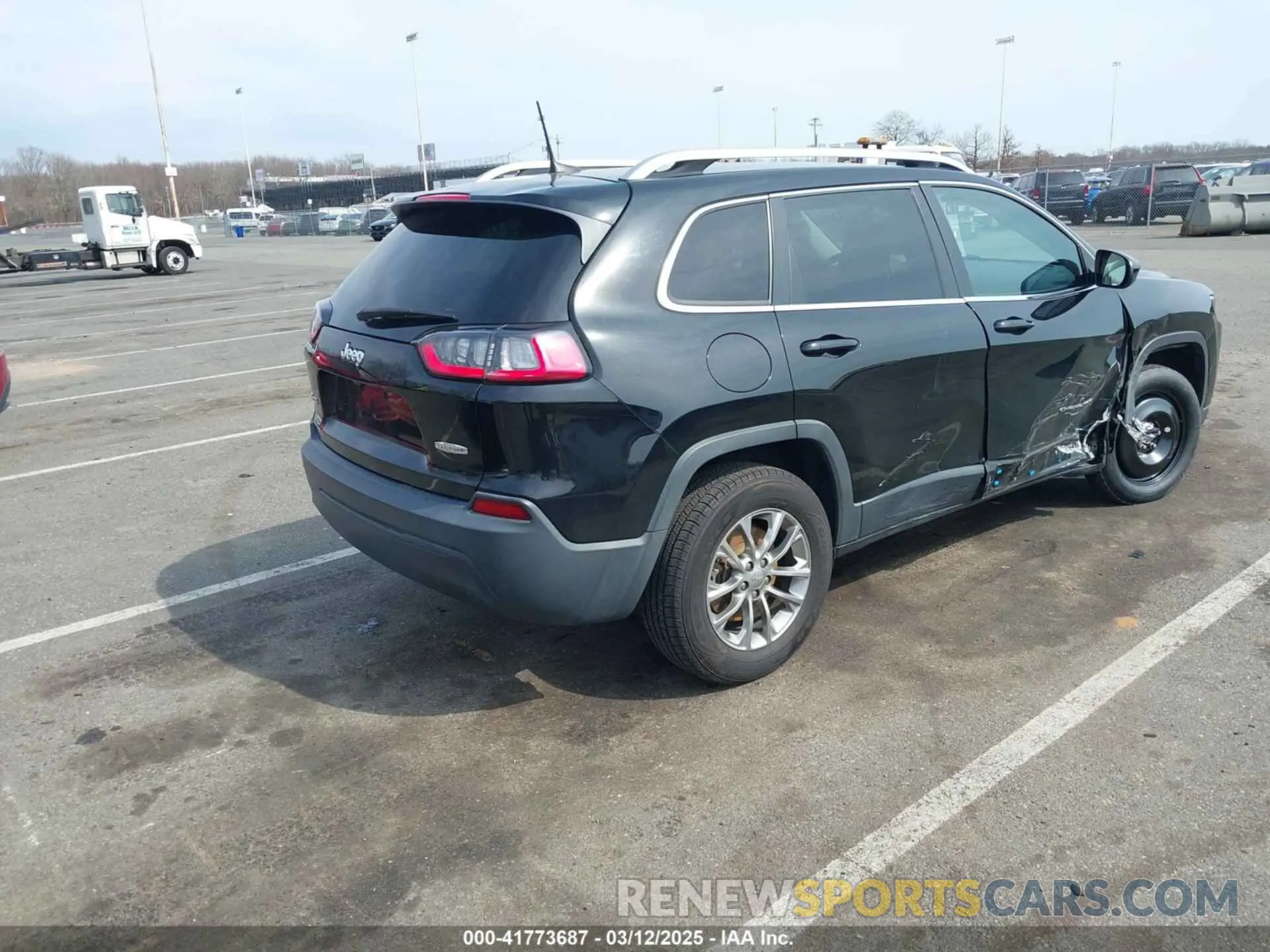 4 Photograph of a damaged car 1C4PJMLB5KD181463 JEEP CHEROKEE 2019