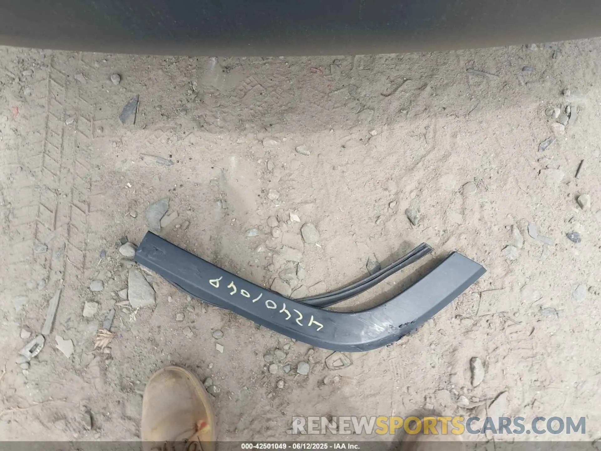 12 Photograph of a damaged car 1C4PJMLB5KD213845 JEEP CHEROKEE 2019