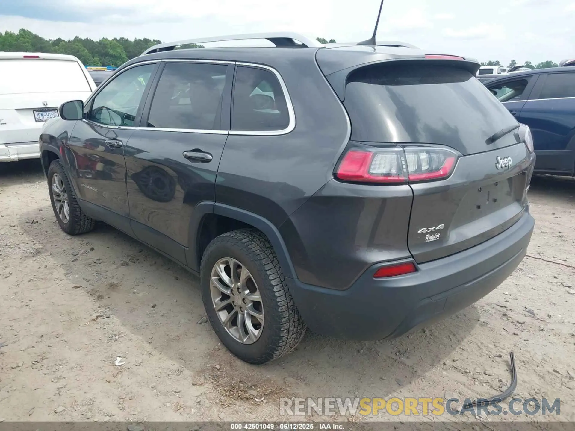3 Photograph of a damaged car 1C4PJMLB5KD213845 JEEP CHEROKEE 2019