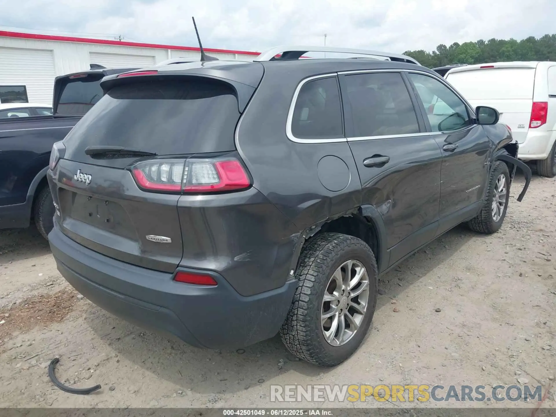 4 Photograph of a damaged car 1C4PJMLB5KD213845 JEEP CHEROKEE 2019