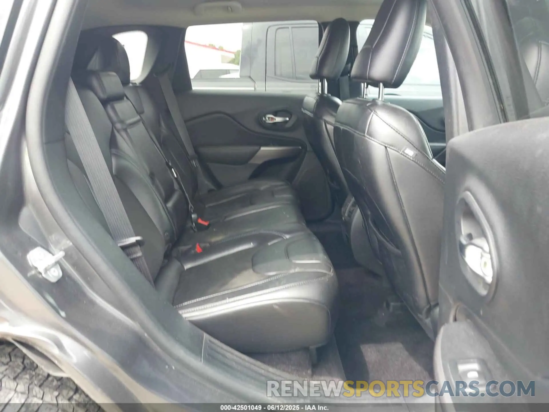 8 Photograph of a damaged car 1C4PJMLB5KD213845 JEEP CHEROKEE 2019