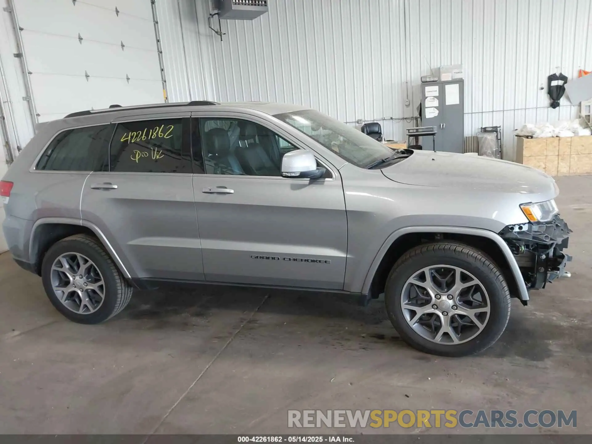 14 Photograph of a damaged car 1C4PJMLB5KD350509 JEEP CHEROKEE 2019