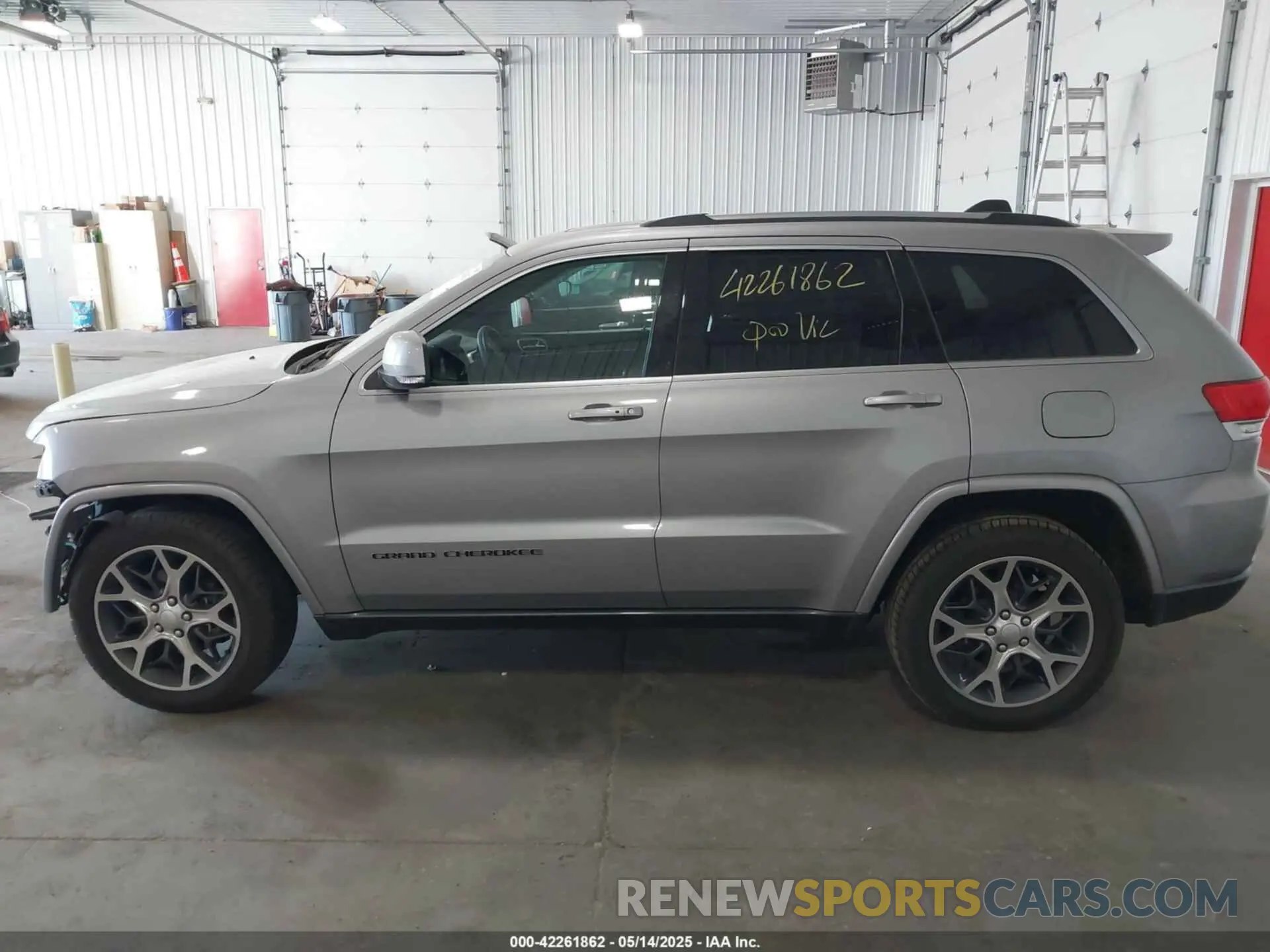 15 Photograph of a damaged car 1C4PJMLB5KD350509 JEEP CHEROKEE 2019
