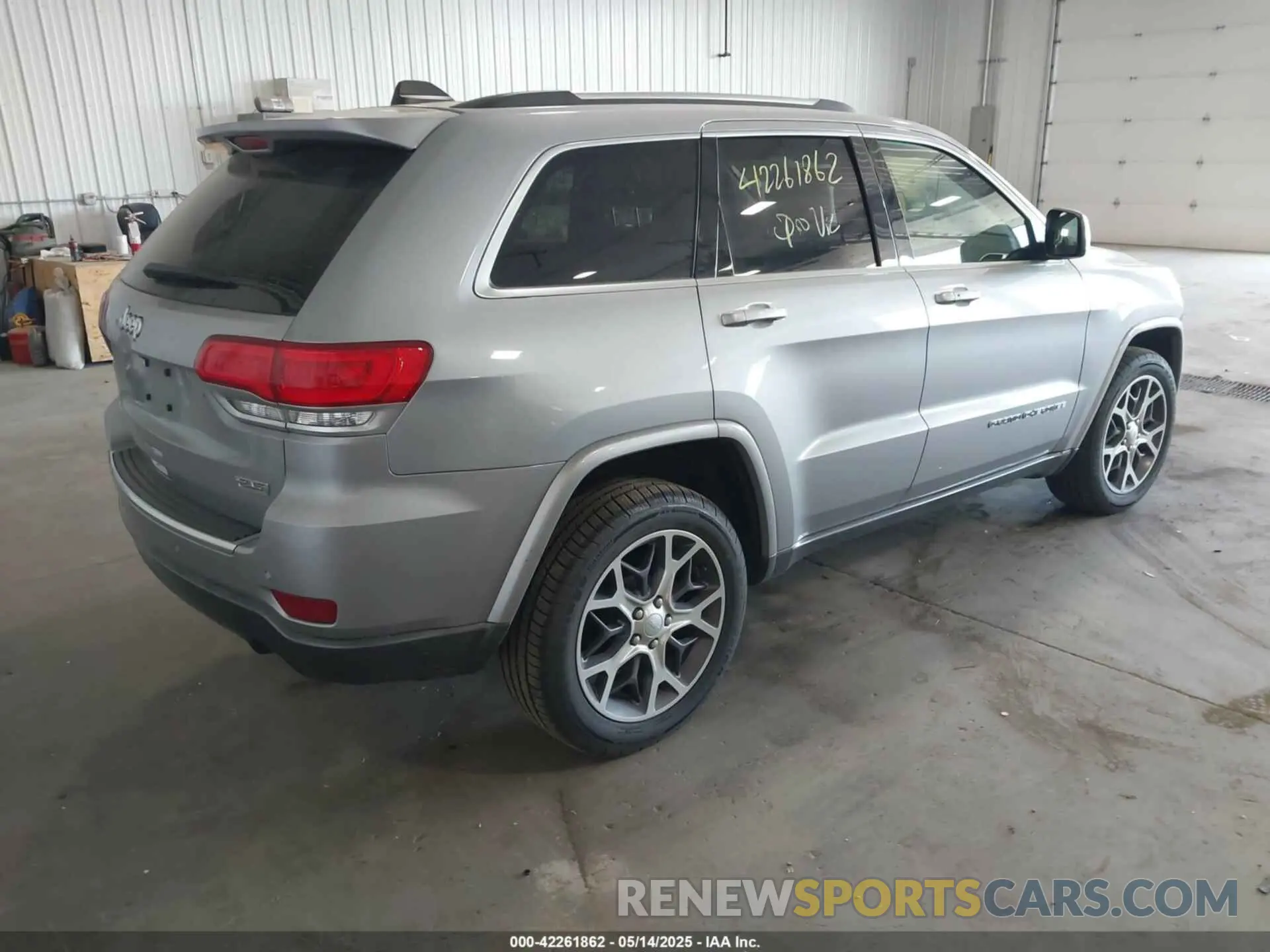 4 Photograph of a damaged car 1C4PJMLB5KD350509 JEEP CHEROKEE 2019