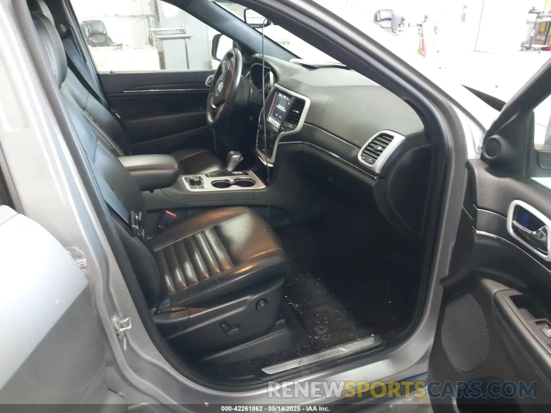 5 Photograph of a damaged car 1C4PJMLB5KD350509 JEEP CHEROKEE 2019