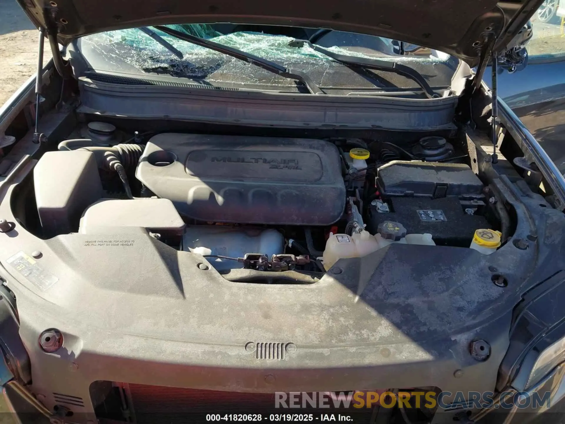 10 Photograph of a damaged car 1C4PJMLB5KD363244 JEEP CHEROKEE 2019