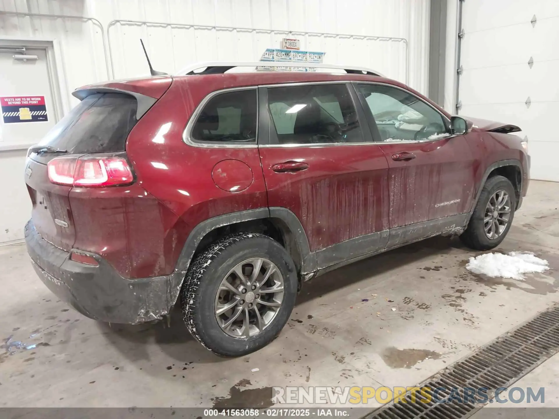 4 Photograph of a damaged car 1C4PJMLB6KD465474 JEEP CHEROKEE 2019