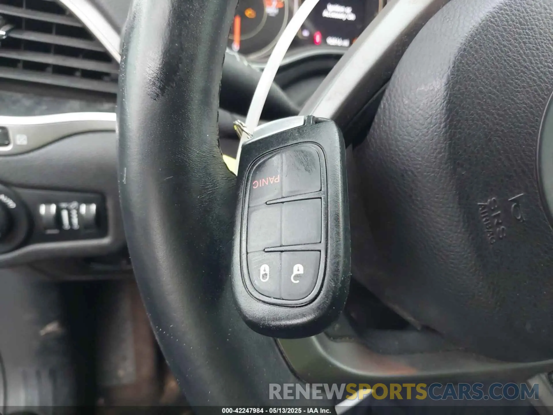 11 Photograph of a damaged car 1C4PJMLB7KD118123 JEEP CHEROKEE 2019