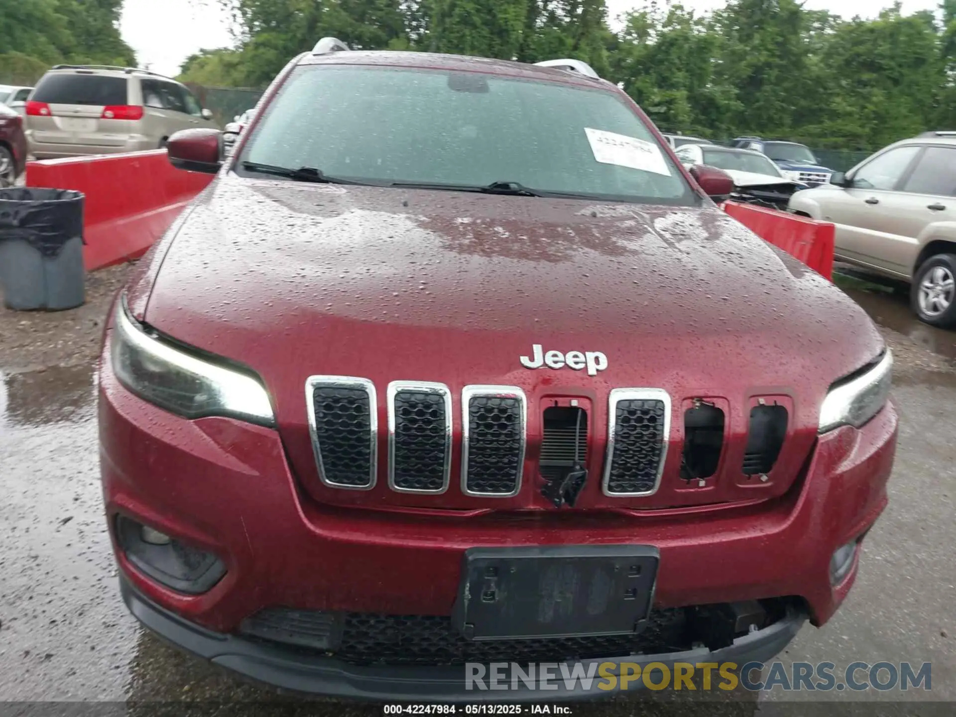 12 Photograph of a damaged car 1C4PJMLB7KD118123 JEEP CHEROKEE 2019