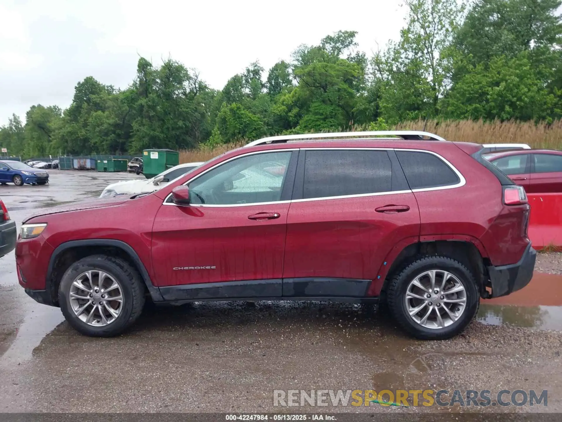 14 Photograph of a damaged car 1C4PJMLB7KD118123 JEEP CHEROKEE 2019