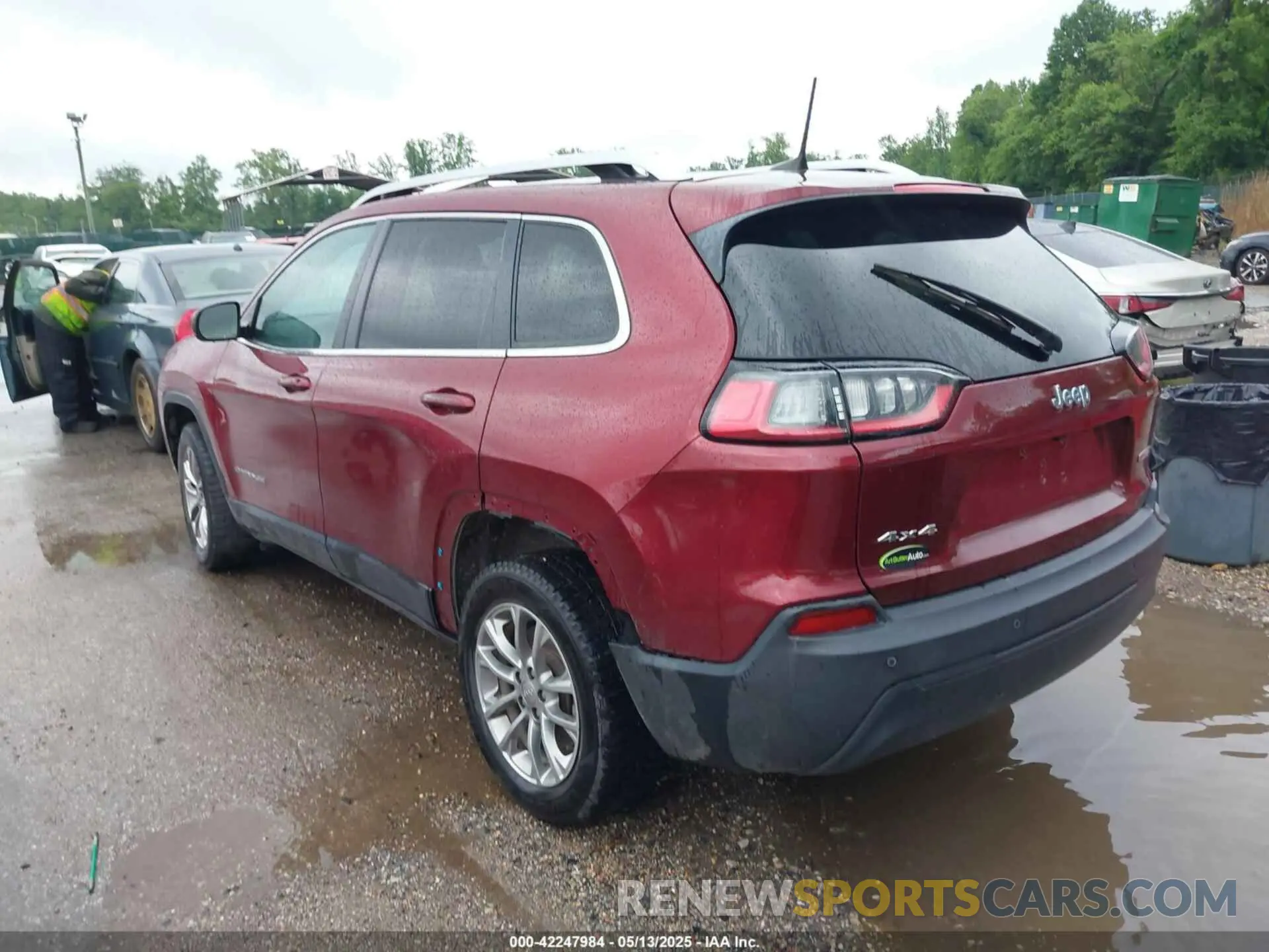 3 Photograph of a damaged car 1C4PJMLB7KD118123 JEEP CHEROKEE 2019