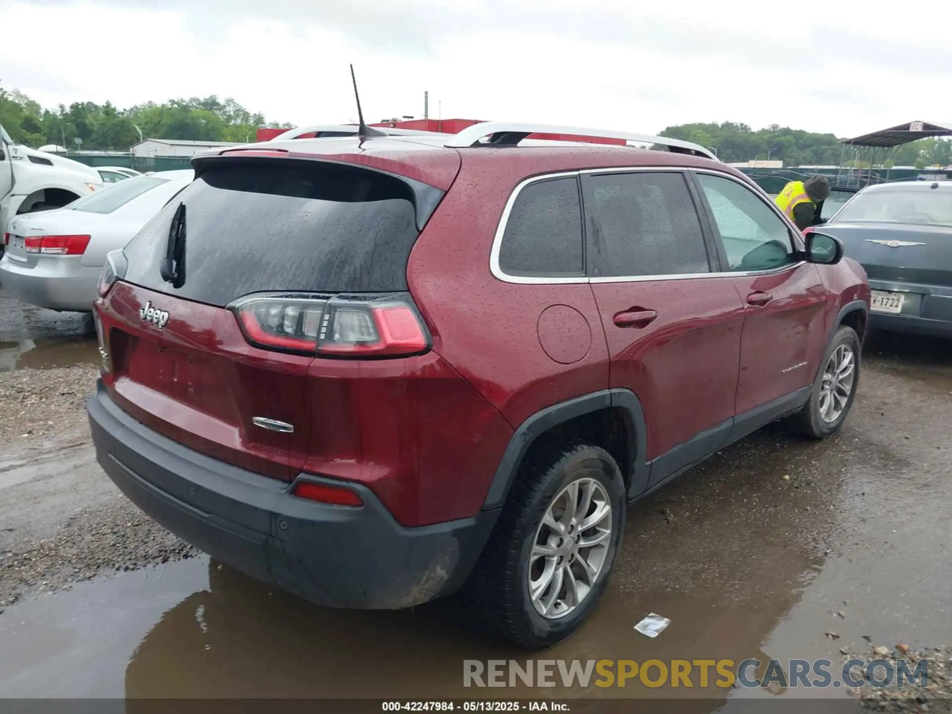 4 Photograph of a damaged car 1C4PJMLB7KD118123 JEEP CHEROKEE 2019