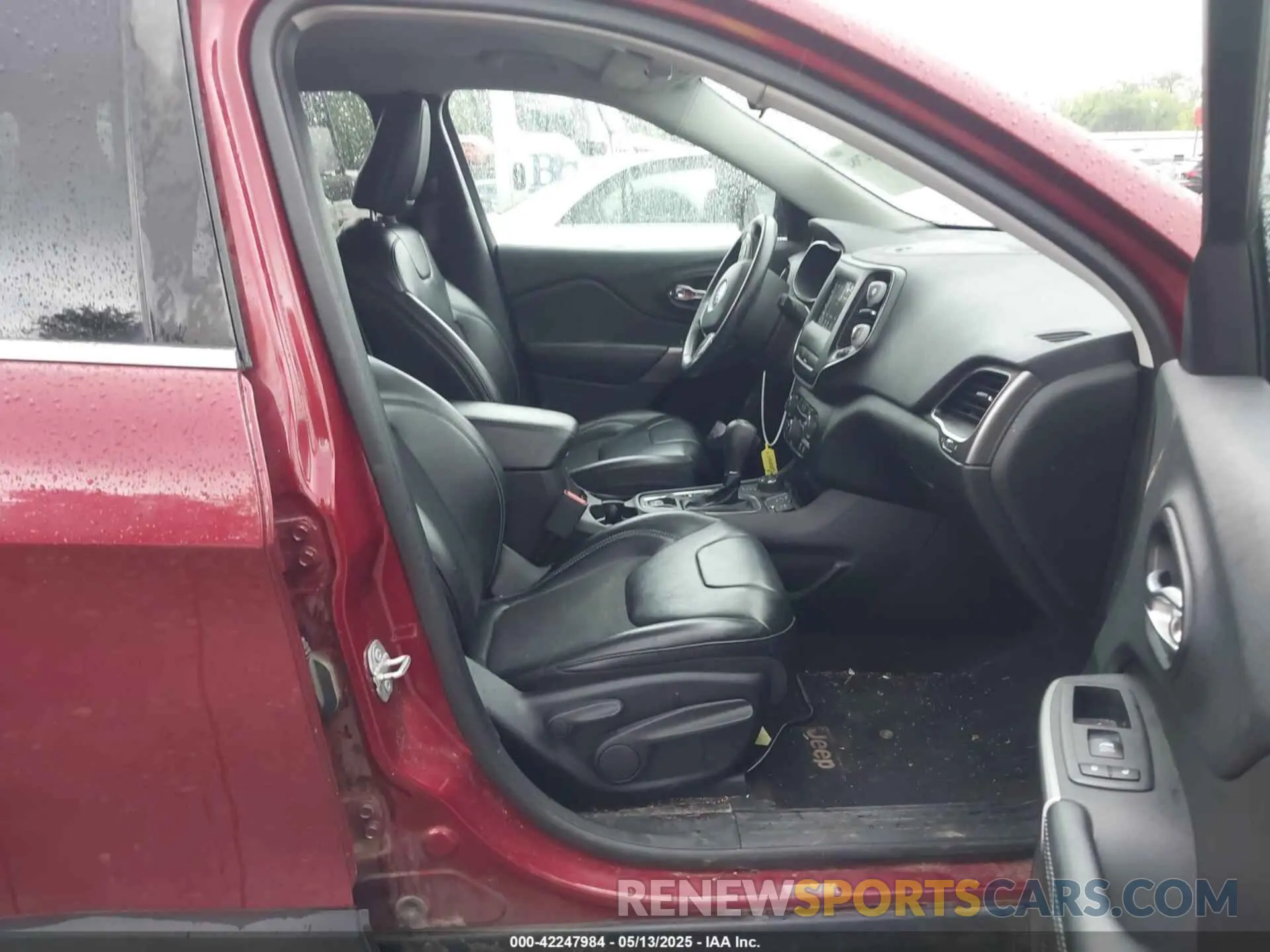 5 Photograph of a damaged car 1C4PJMLB7KD118123 JEEP CHEROKEE 2019