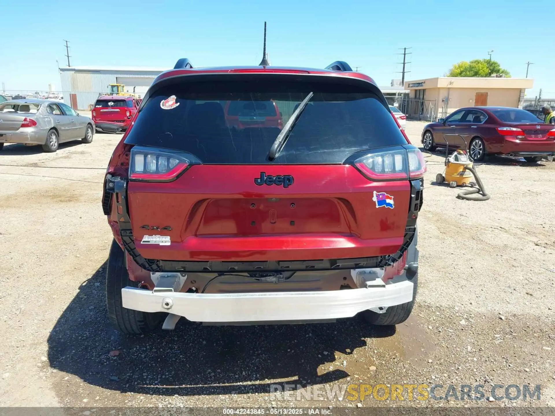 17 Photograph of a damaged car 1C4PJMLB7KD384984 JEEP CHEROKEE 2019