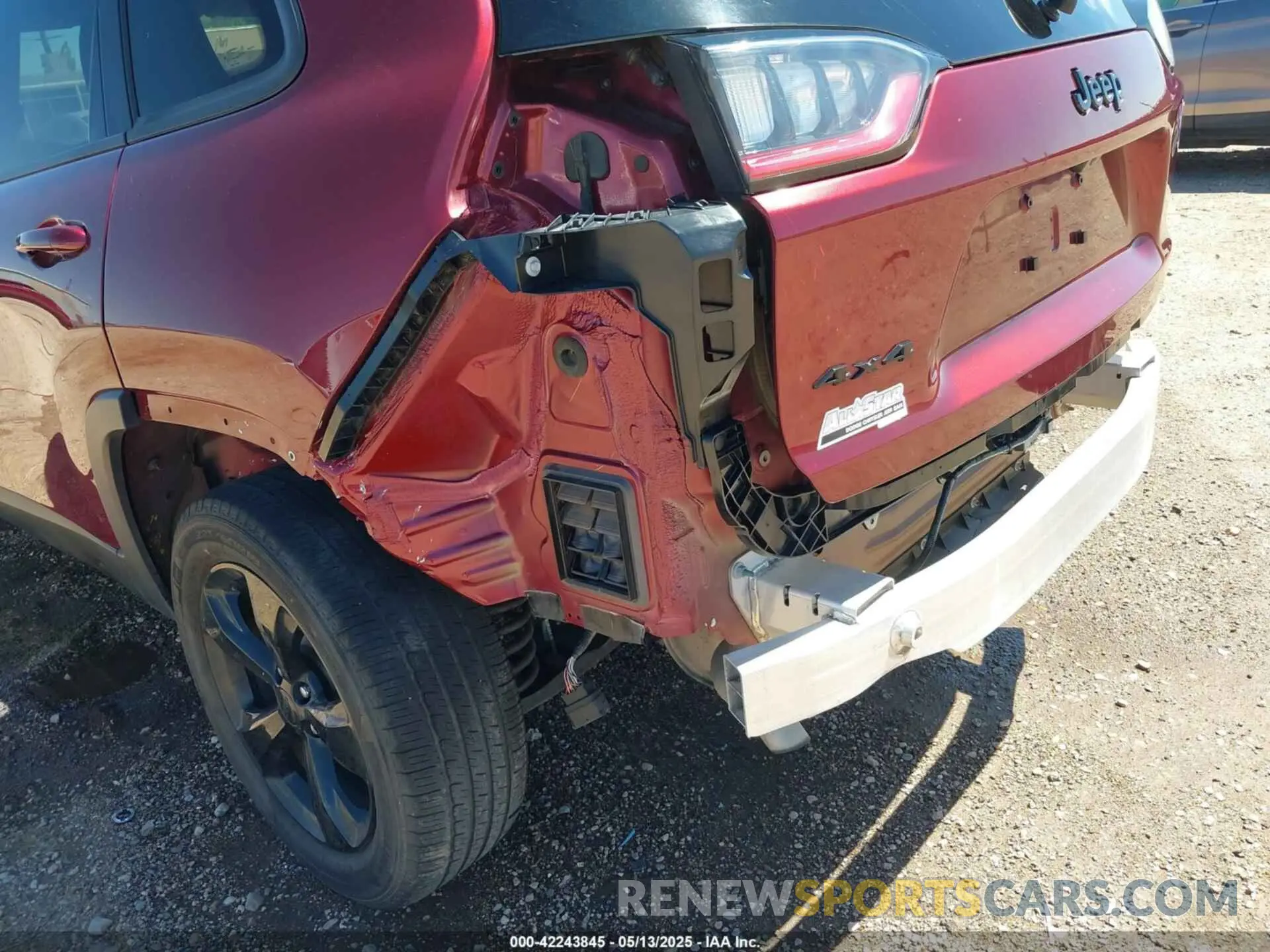 6 Photograph of a damaged car 1C4PJMLB7KD384984 JEEP CHEROKEE 2019
