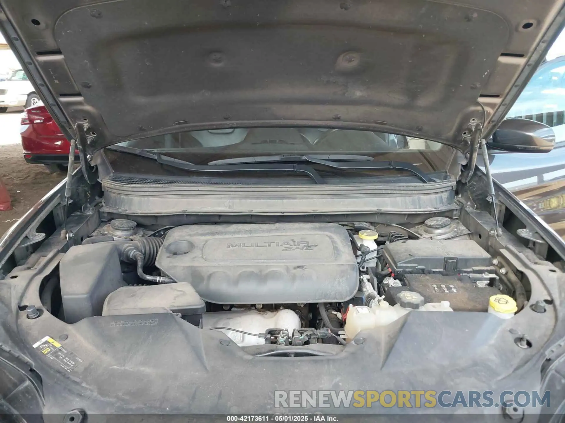 10 Photograph of a damaged car 1C4PJMLB7KD400634 JEEP CHEROKEE 2019