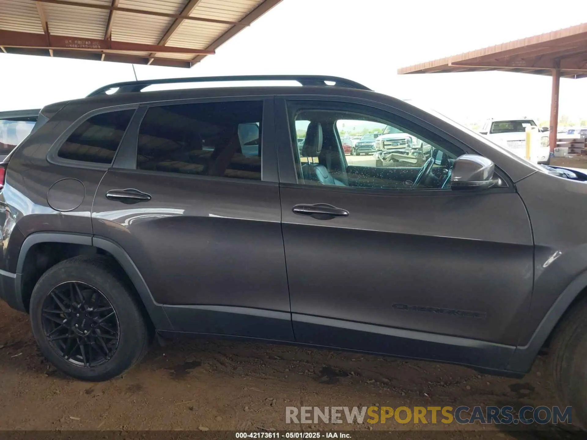 13 Photograph of a damaged car 1C4PJMLB7KD400634 JEEP CHEROKEE 2019