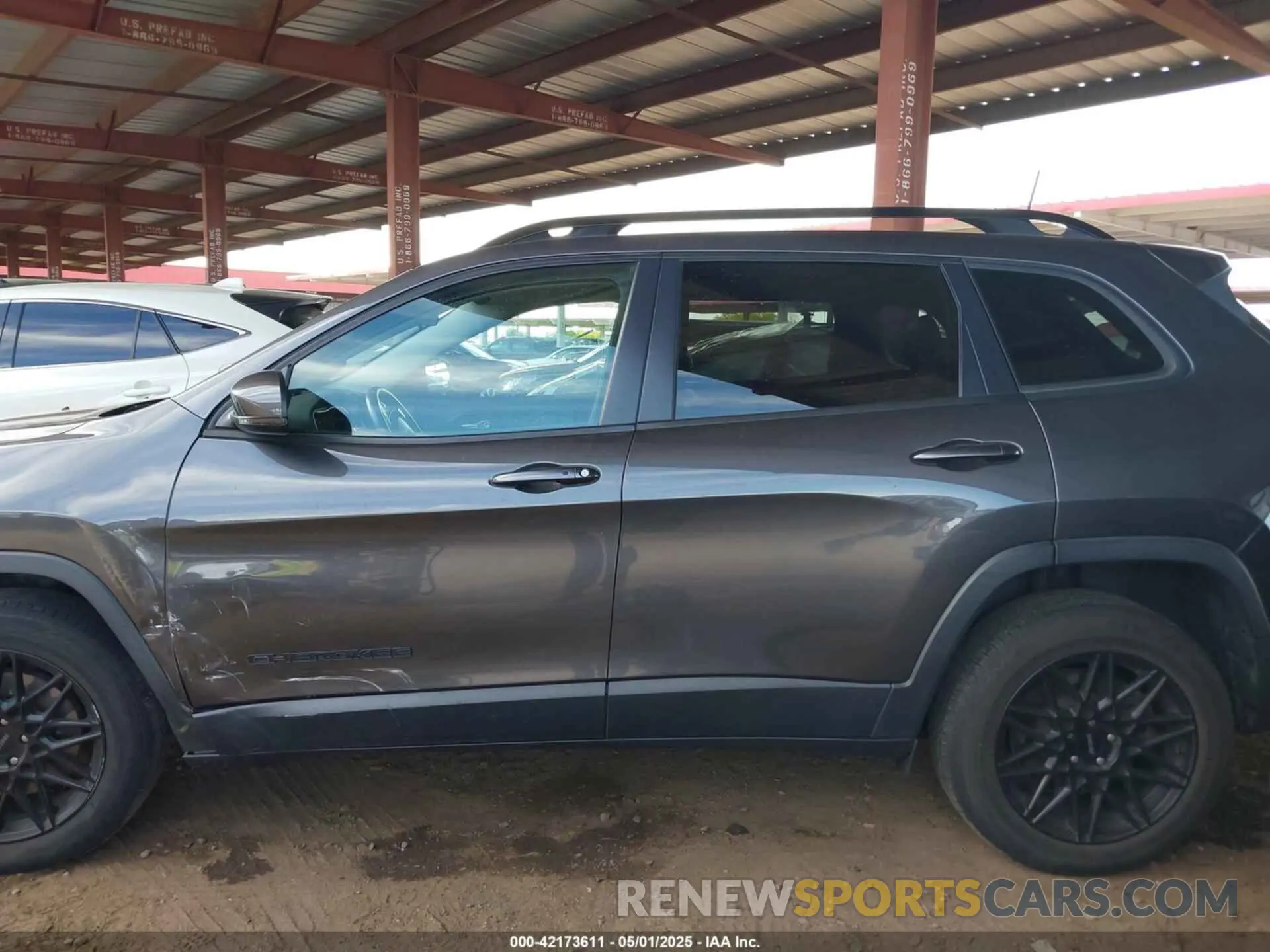 14 Photograph of a damaged car 1C4PJMLB7KD400634 JEEP CHEROKEE 2019