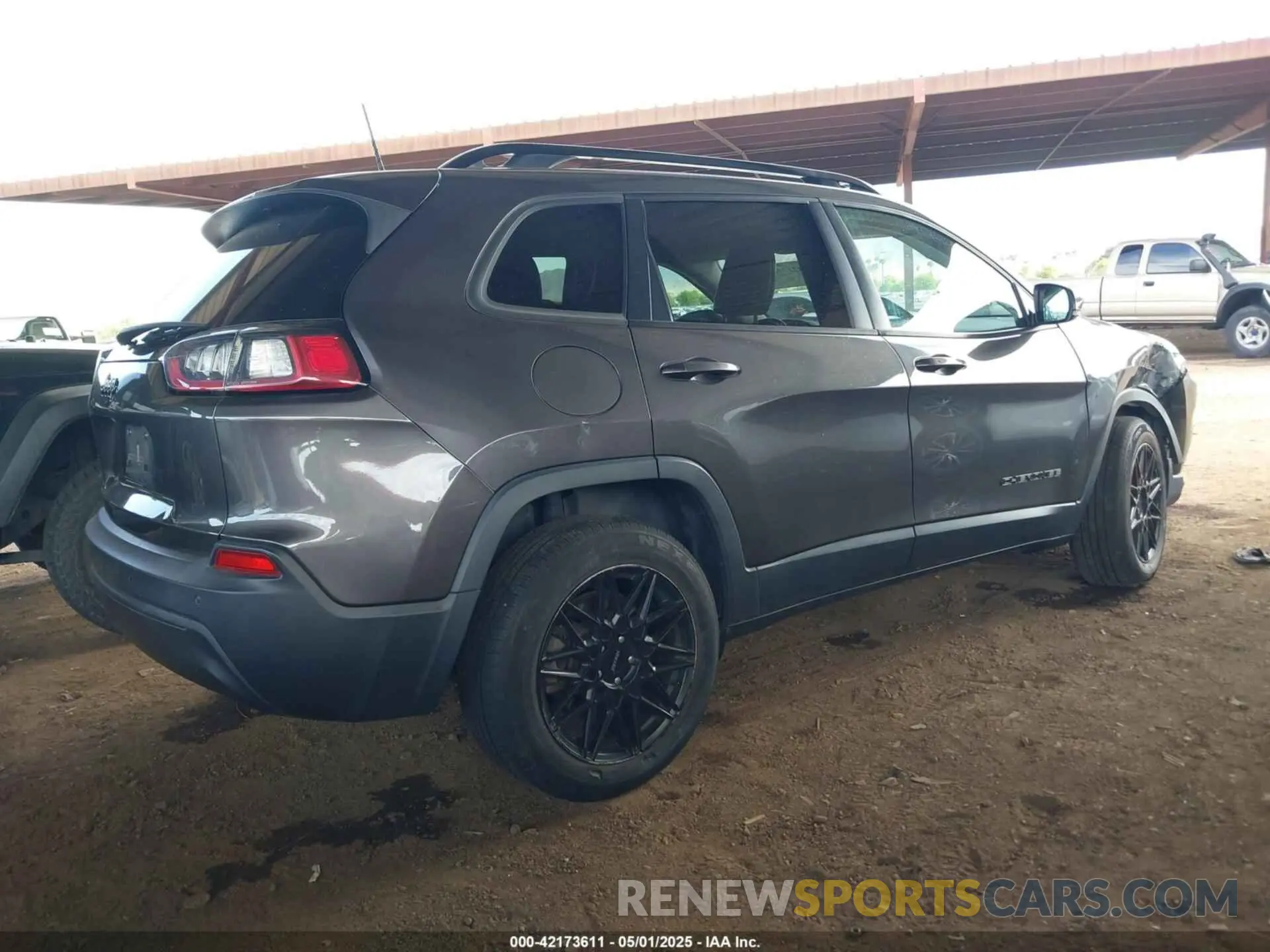4 Photograph of a damaged car 1C4PJMLB7KD400634 JEEP CHEROKEE 2019