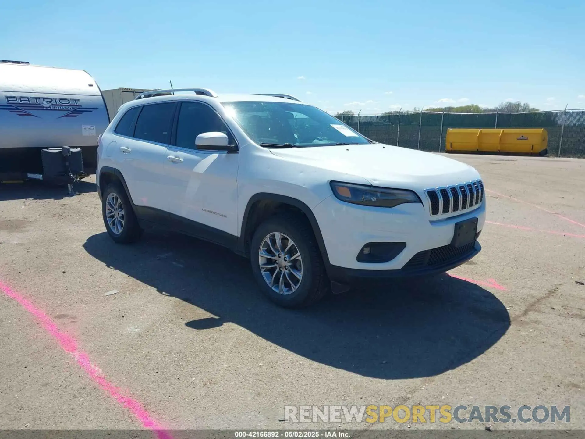 1 Photograph of a damaged car 1C4PJMLB8KD112699 JEEP CHEROKEE 2019