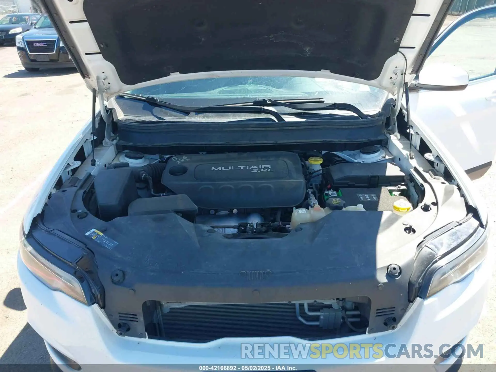 10 Photograph of a damaged car 1C4PJMLB8KD112699 JEEP CHEROKEE 2019