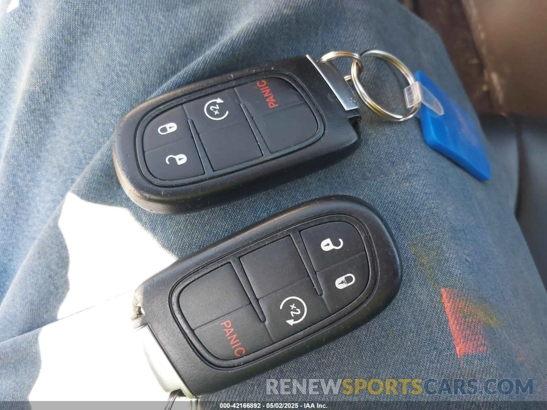 11 Photograph of a damaged car 1C4PJMLB8KD112699 JEEP CHEROKEE 2019