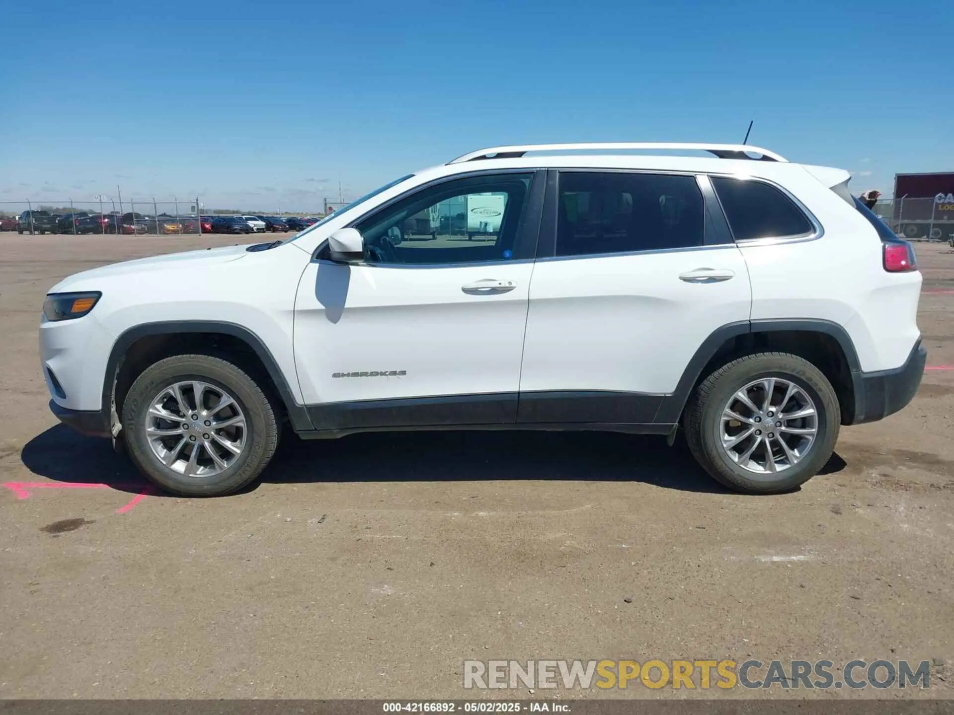 14 Photograph of a damaged car 1C4PJMLB8KD112699 JEEP CHEROKEE 2019