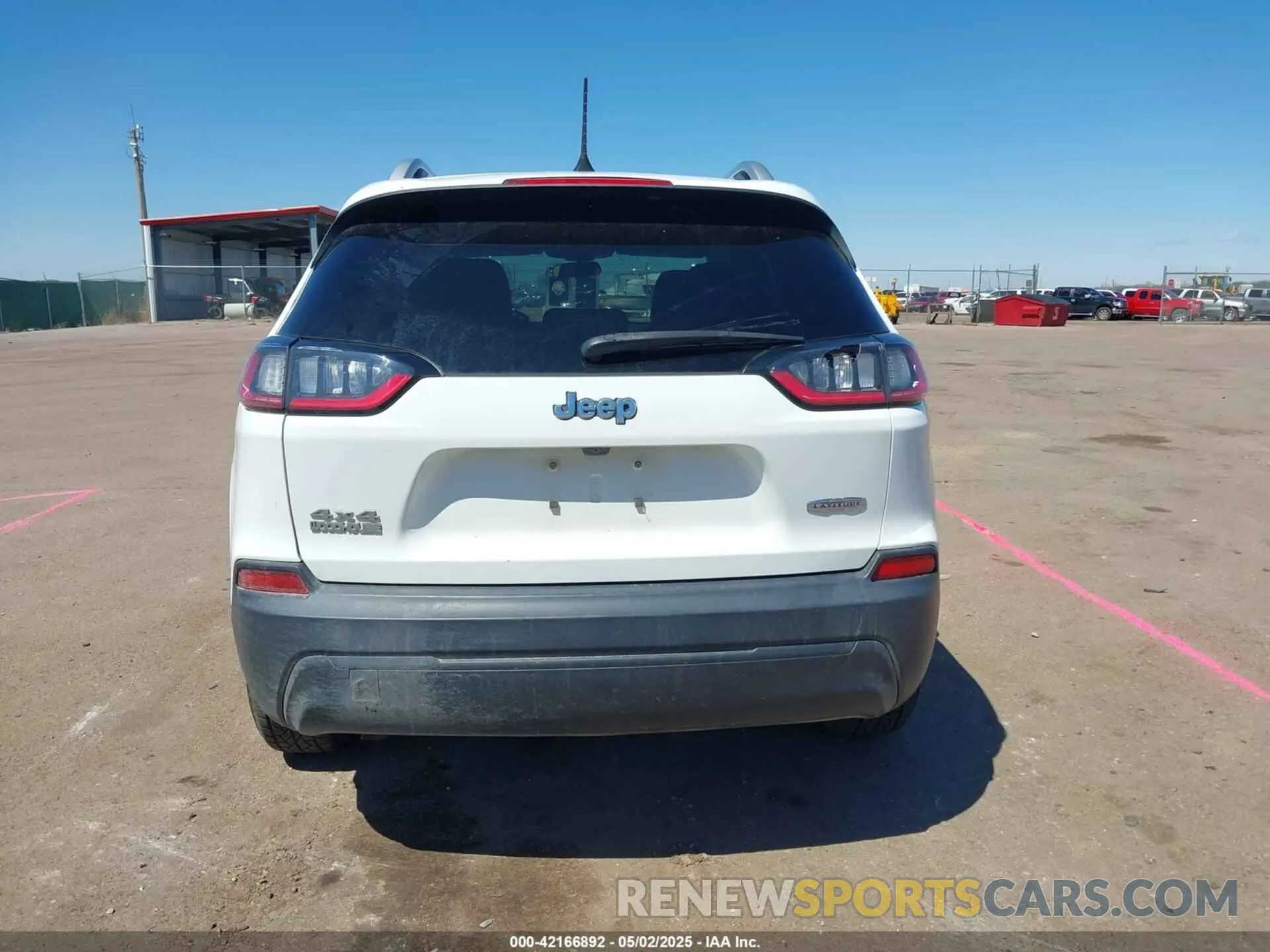 16 Photograph of a damaged car 1C4PJMLB8KD112699 JEEP CHEROKEE 2019