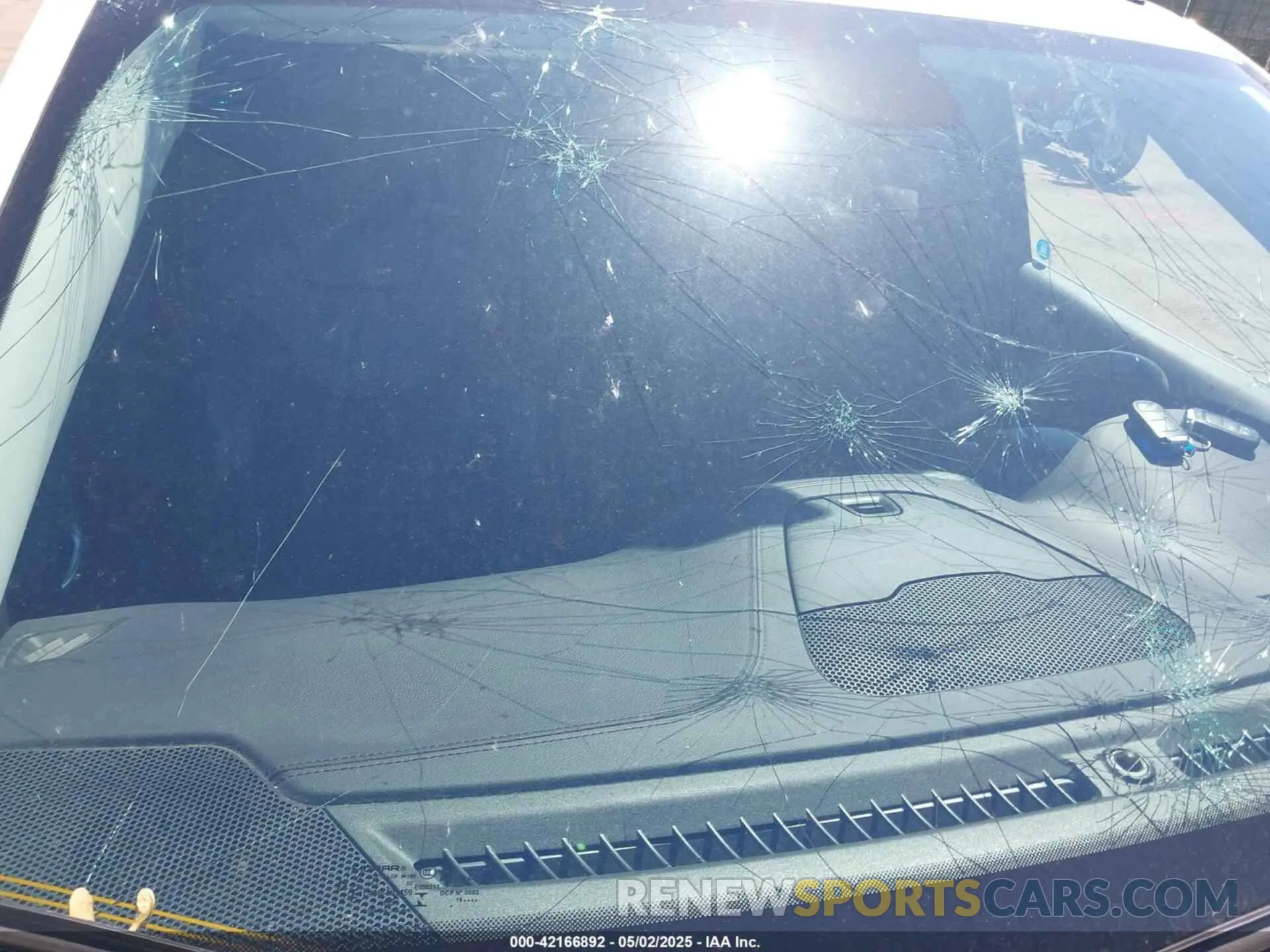 17 Photograph of a damaged car 1C4PJMLB8KD112699 JEEP CHEROKEE 2019